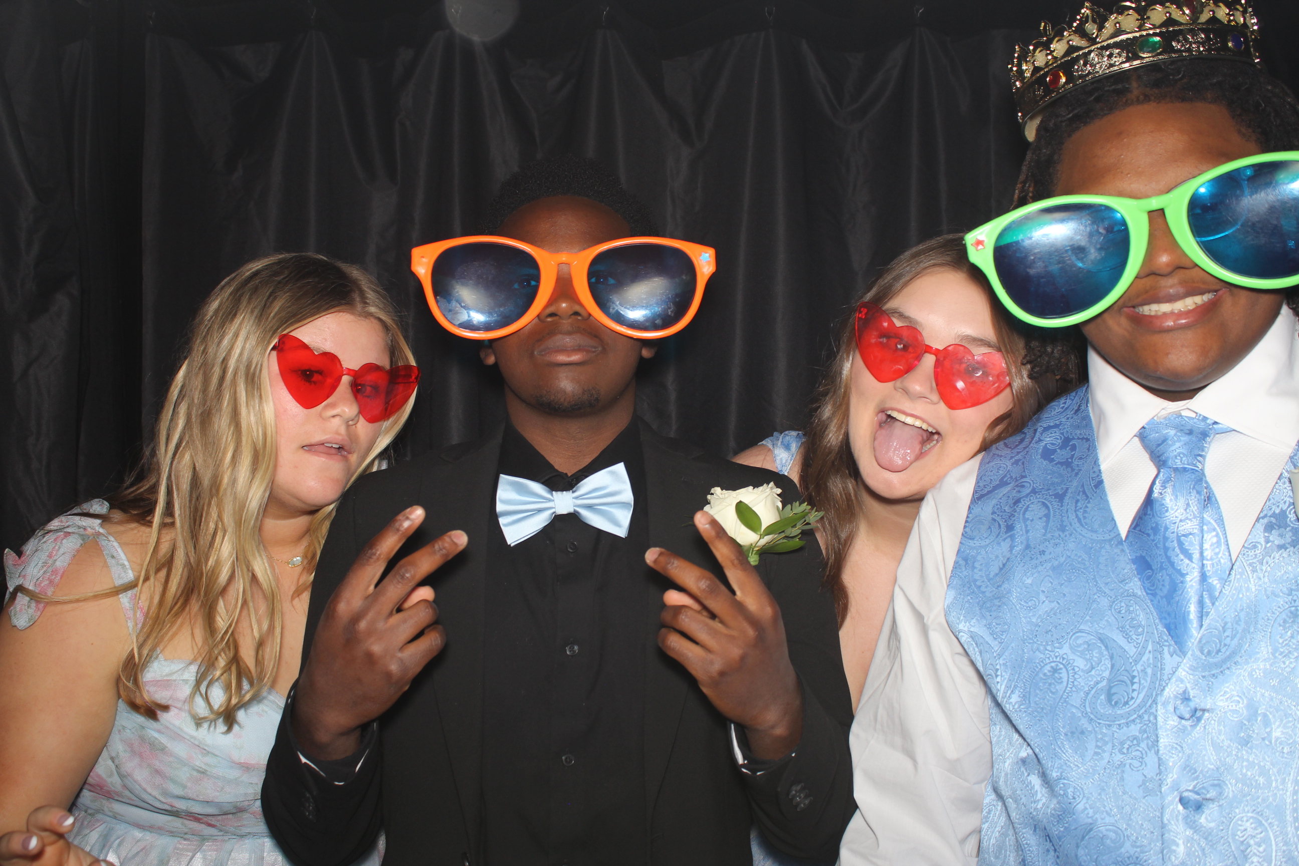 Reading Junior Senior Prom | View more photos from the event at gallery.photoboothcincy.com/u/PhotoBoothCincy/Reading-Junior-Senior-Prom-0