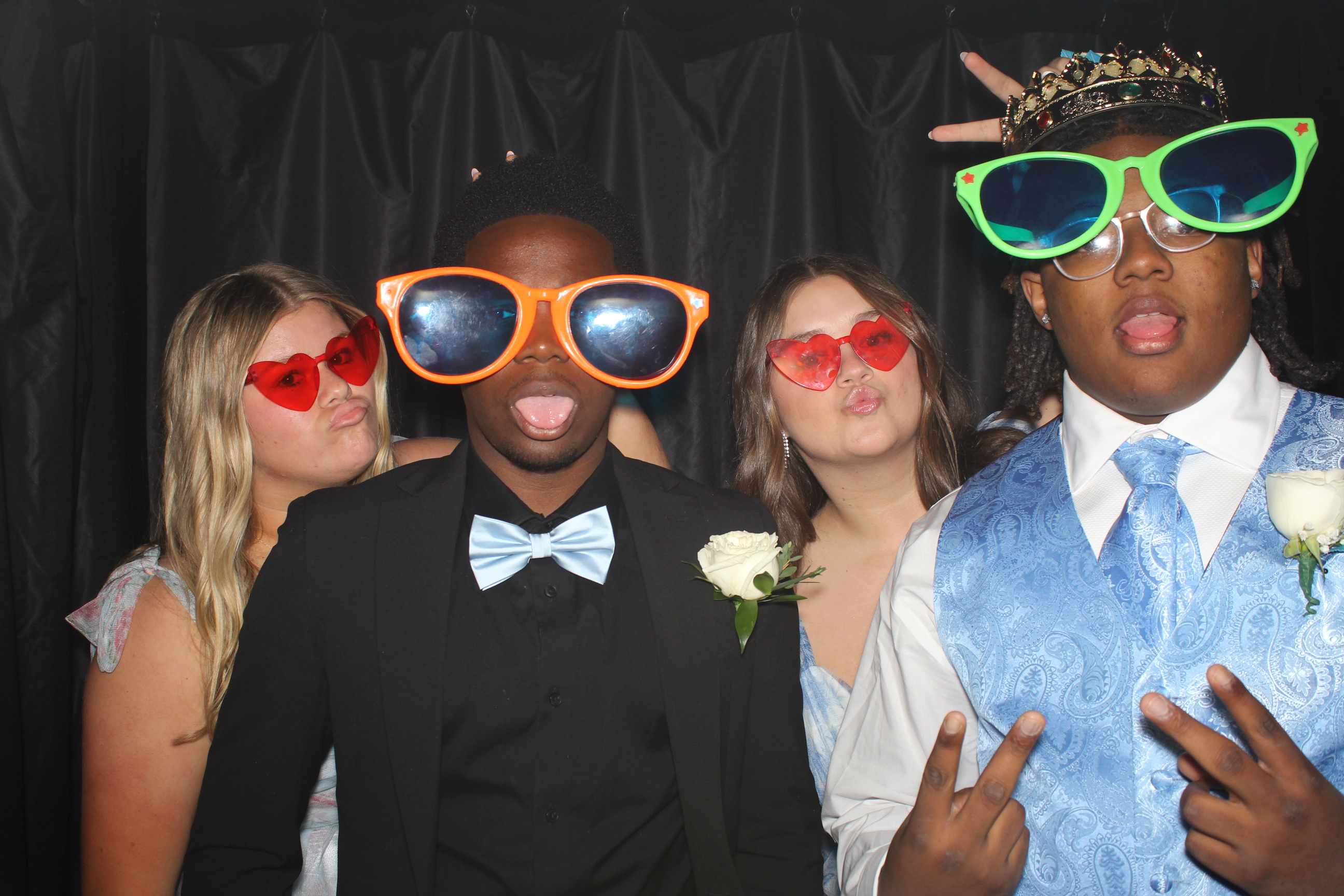 Reading Junior Senior Prom | View more photos from the event at gallery.photoboothcincy.com/u/PhotoBoothCincy/Reading-Junior-Senior-Prom-0