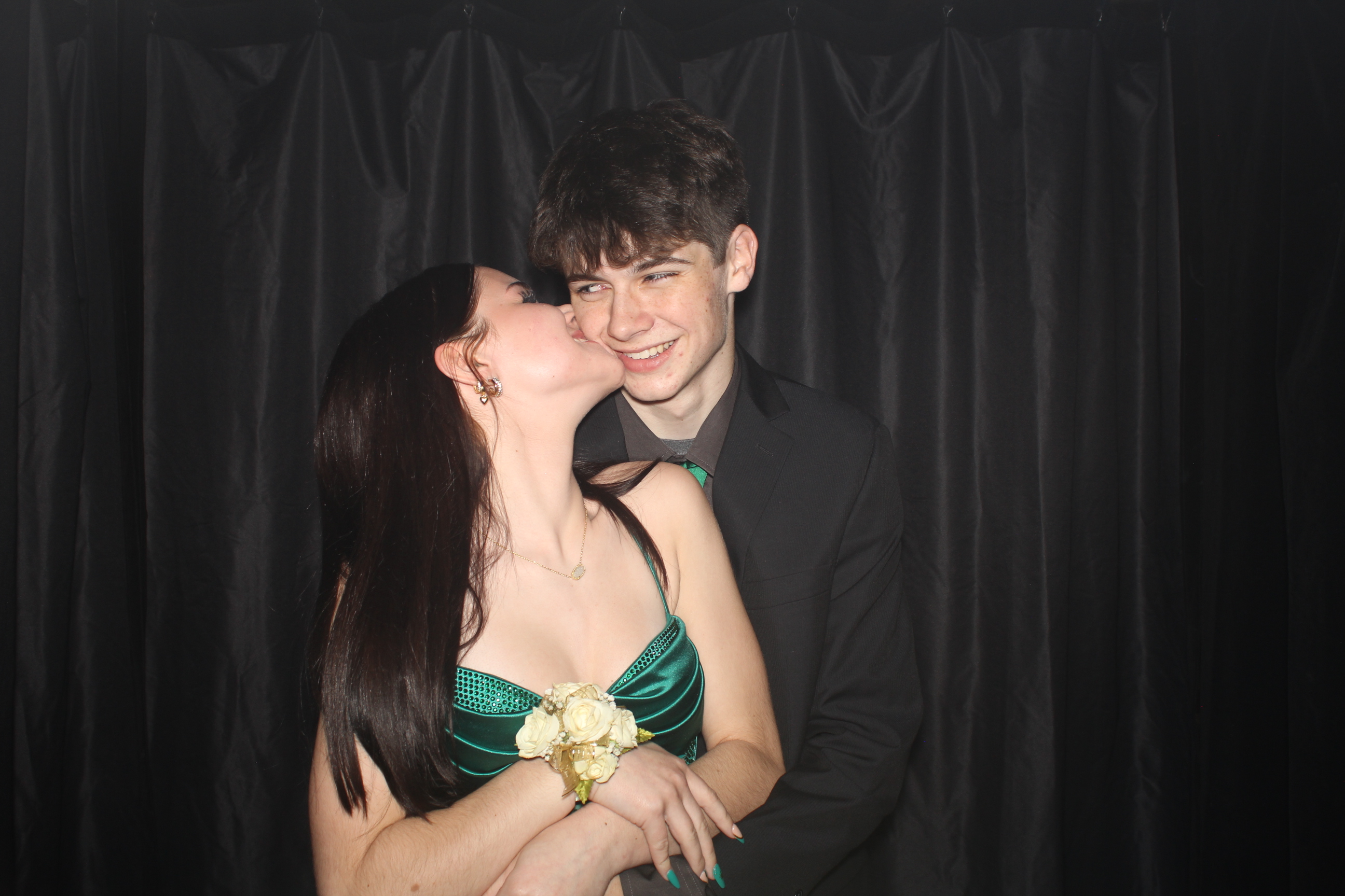 Reading Junior Senior Prom | View more photos from the event at gallery.photoboothcincy.com/u/PhotoBoothCincy/Reading-Junior-Senior-Prom-0