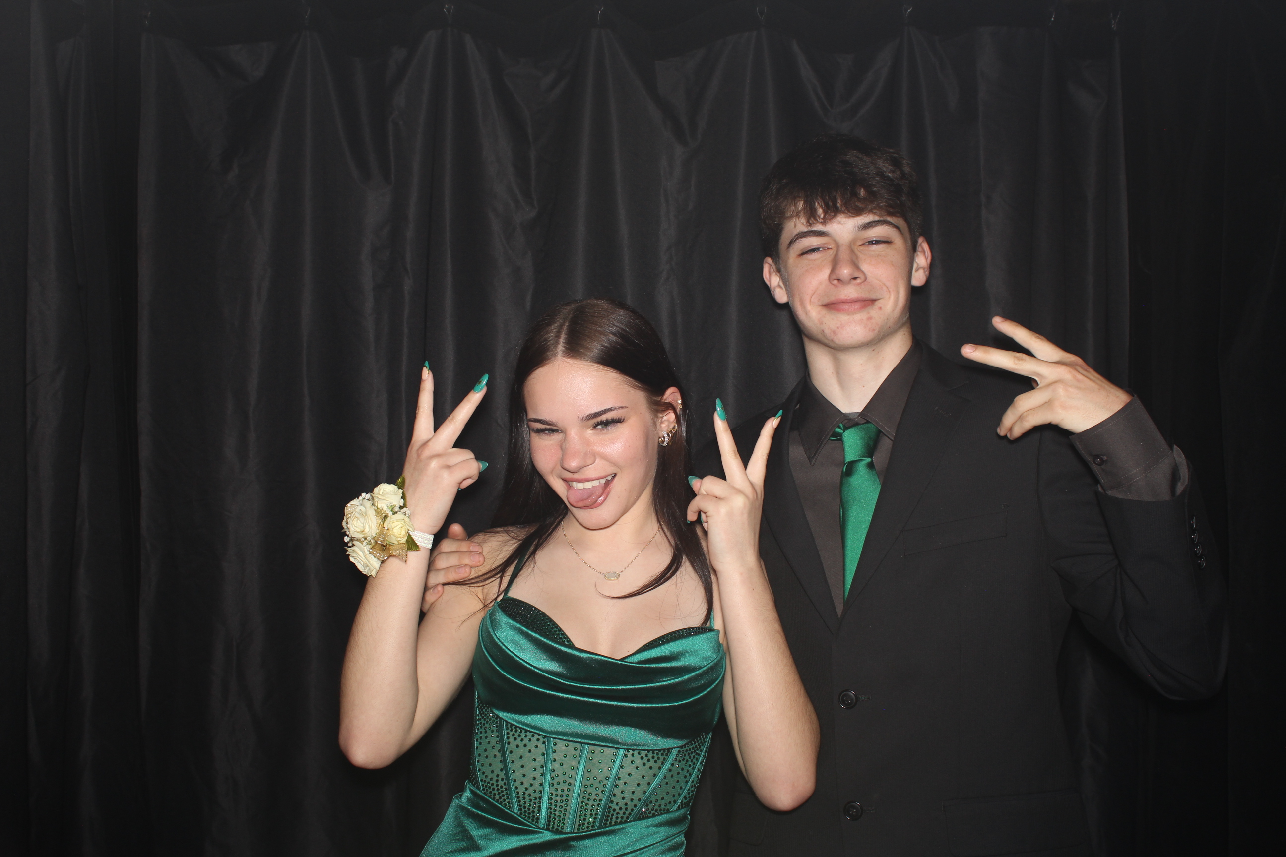 Reading Junior Senior Prom | View more photos from the event at gallery.photoboothcincy.com/u/PhotoBoothCincy/Reading-Junior-Senior-Prom-0