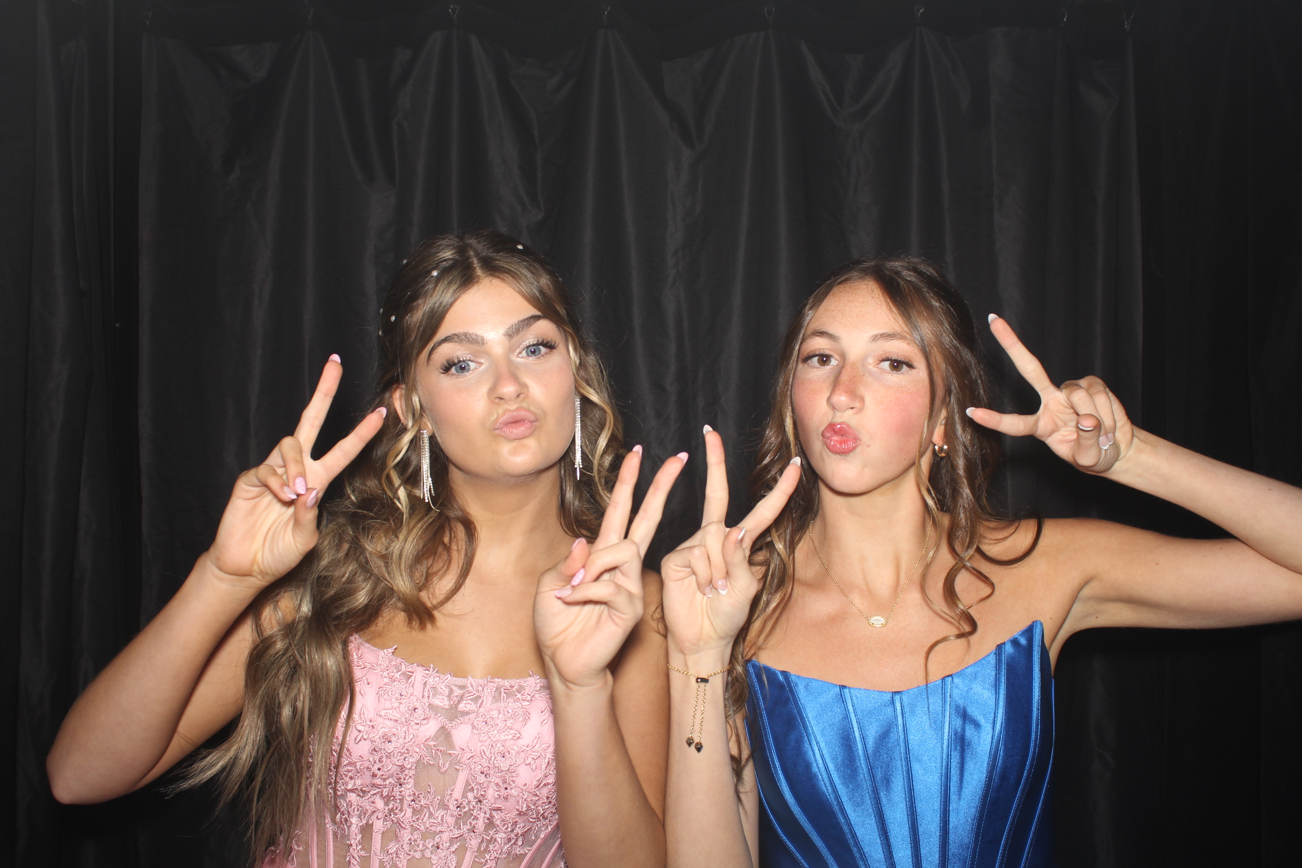 Reading Junior Senior Prom | View more photos from the event at gallery.photoboothcincy.com/u/PhotoBoothCincy/Reading-Junior-Senior-Prom-0