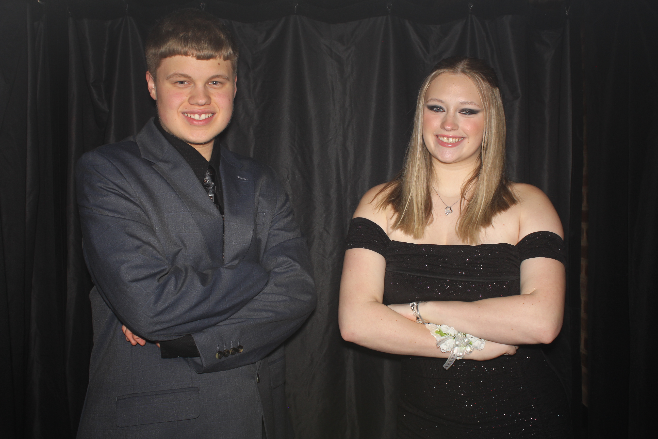 Reading Junior Senior Prom | View more photos from the event at gallery.photoboothcincy.com/u/PhotoBoothCincy/Reading-Junior-Senior-Prom-0