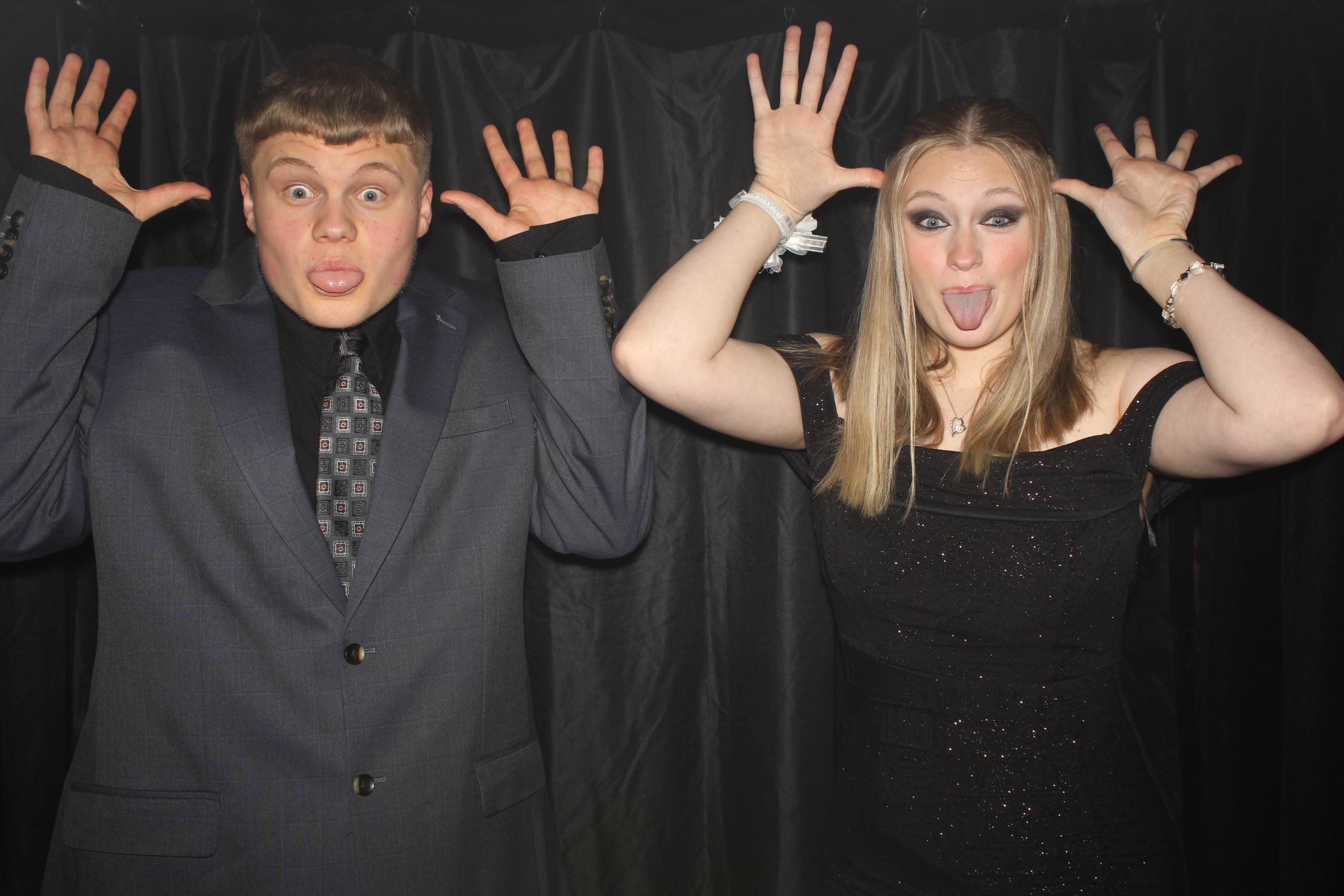 Reading Junior Senior Prom | View more photos from the event at gallery.photoboothcincy.com/u/PhotoBoothCincy/Reading-Junior-Senior-Prom-0