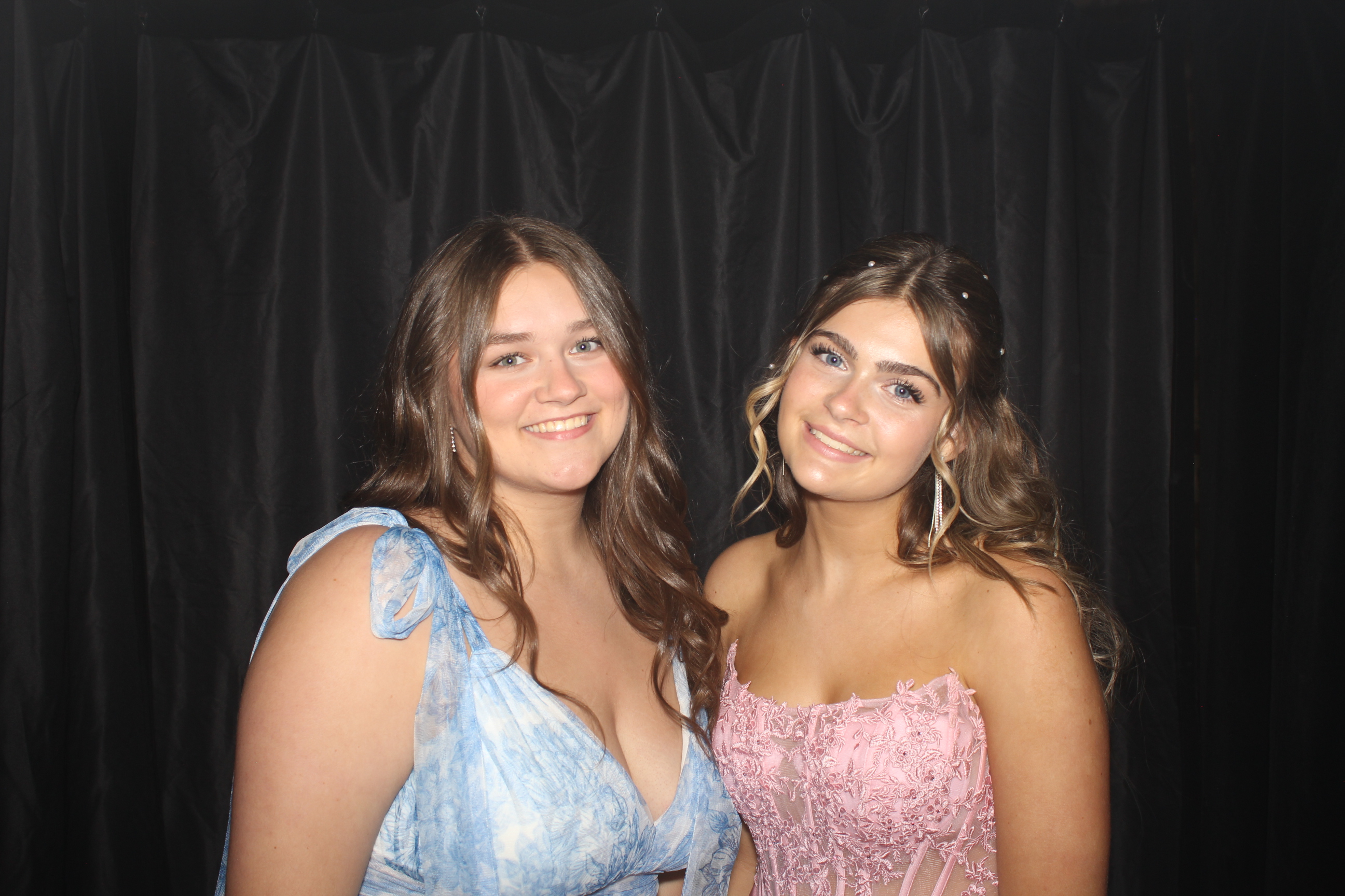 Reading Junior Senior Prom | View more photos from the event at gallery.photoboothcincy.com/u/PhotoBoothCincy/Reading-Junior-Senior-Prom-0