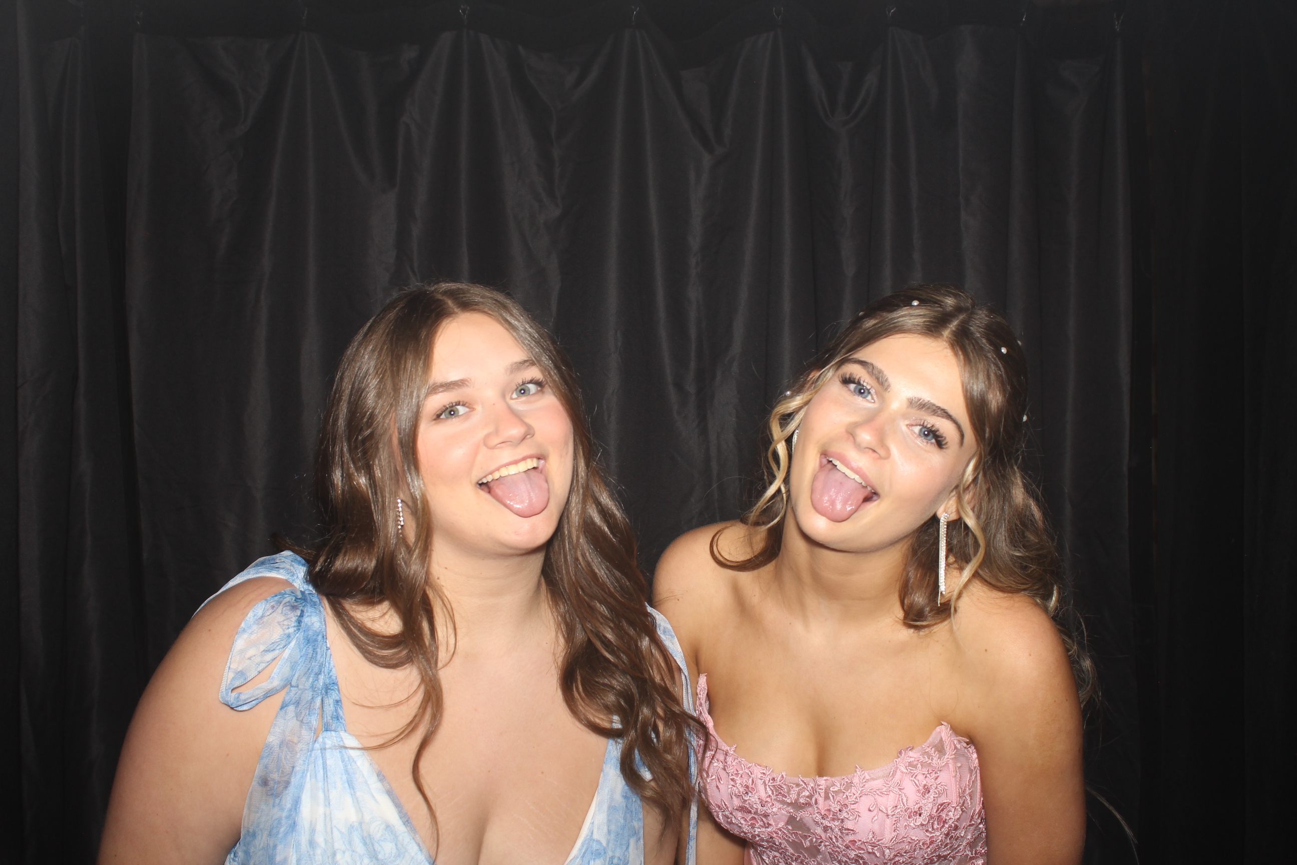 Reading Junior Senior Prom | View more photos from the event at gallery.photoboothcincy.com/u/PhotoBoothCincy/Reading-Junior-Senior-Prom-0