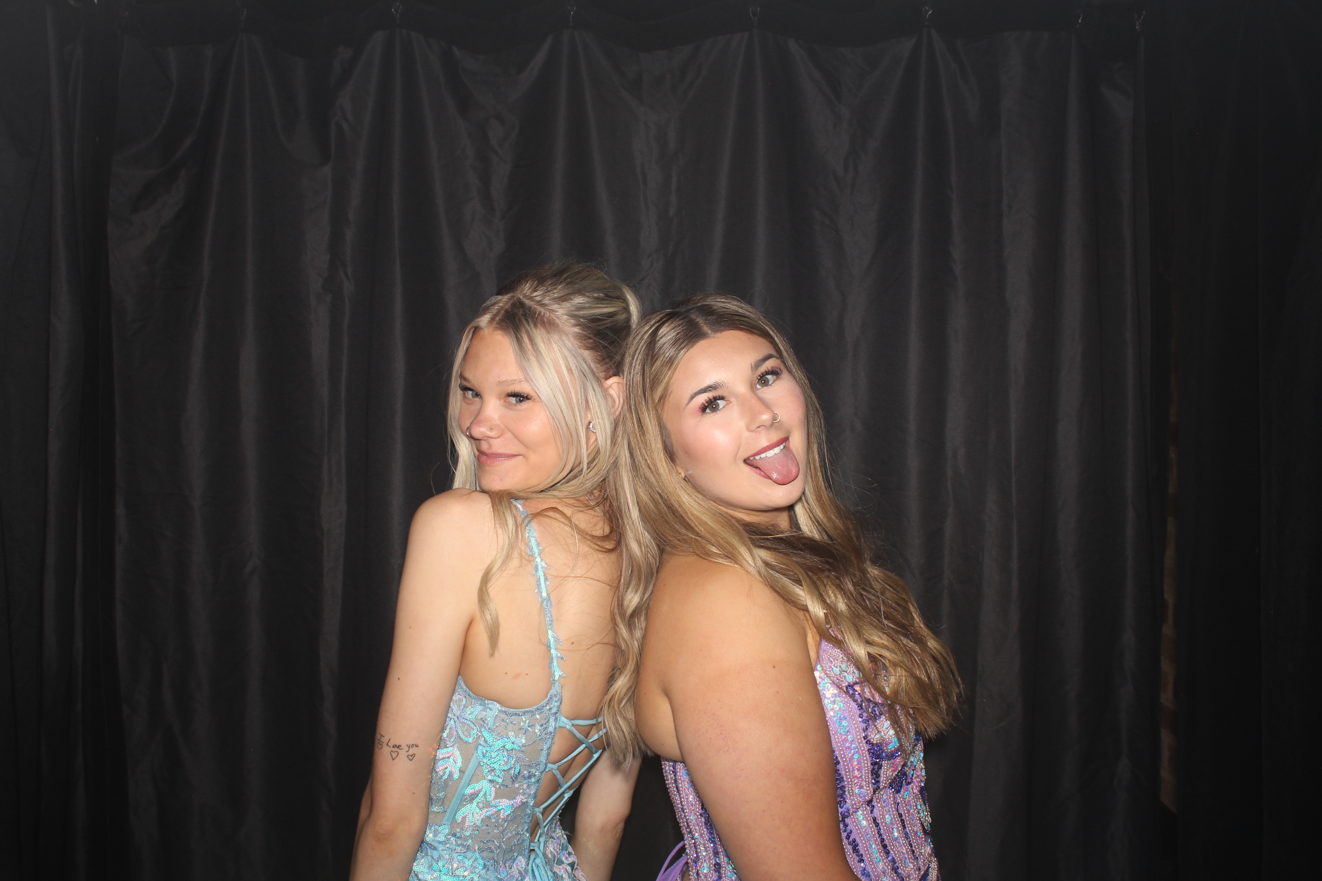 Reading Junior Senior Prom | View more photos from the event at gallery.photoboothcincy.com/u/PhotoBoothCincy/Reading-Junior-Senior-Prom-0