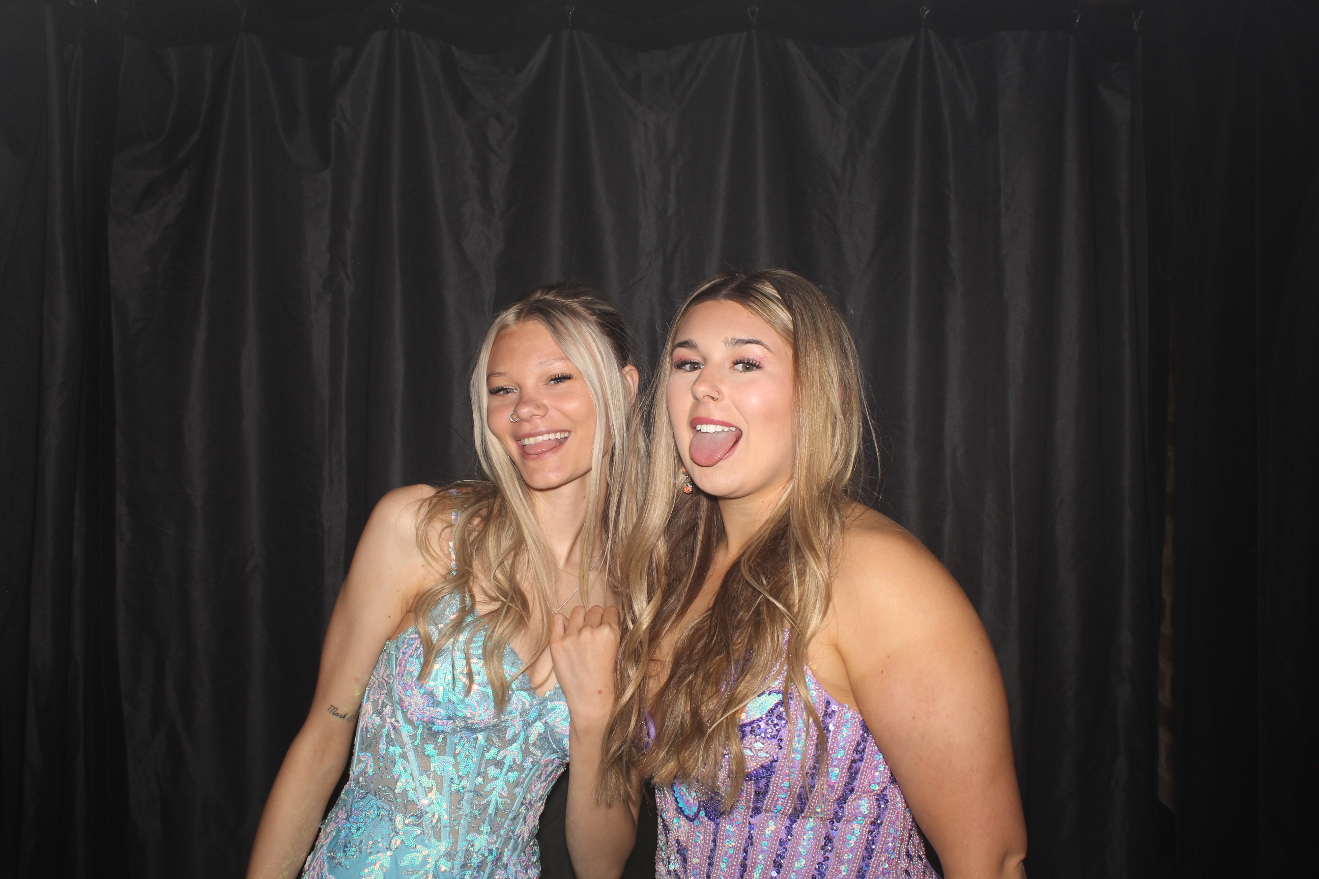 Reading Junior Senior Prom | View more photos from the event at gallery.photoboothcincy.com/u/PhotoBoothCincy/Reading-Junior-Senior-Prom-0