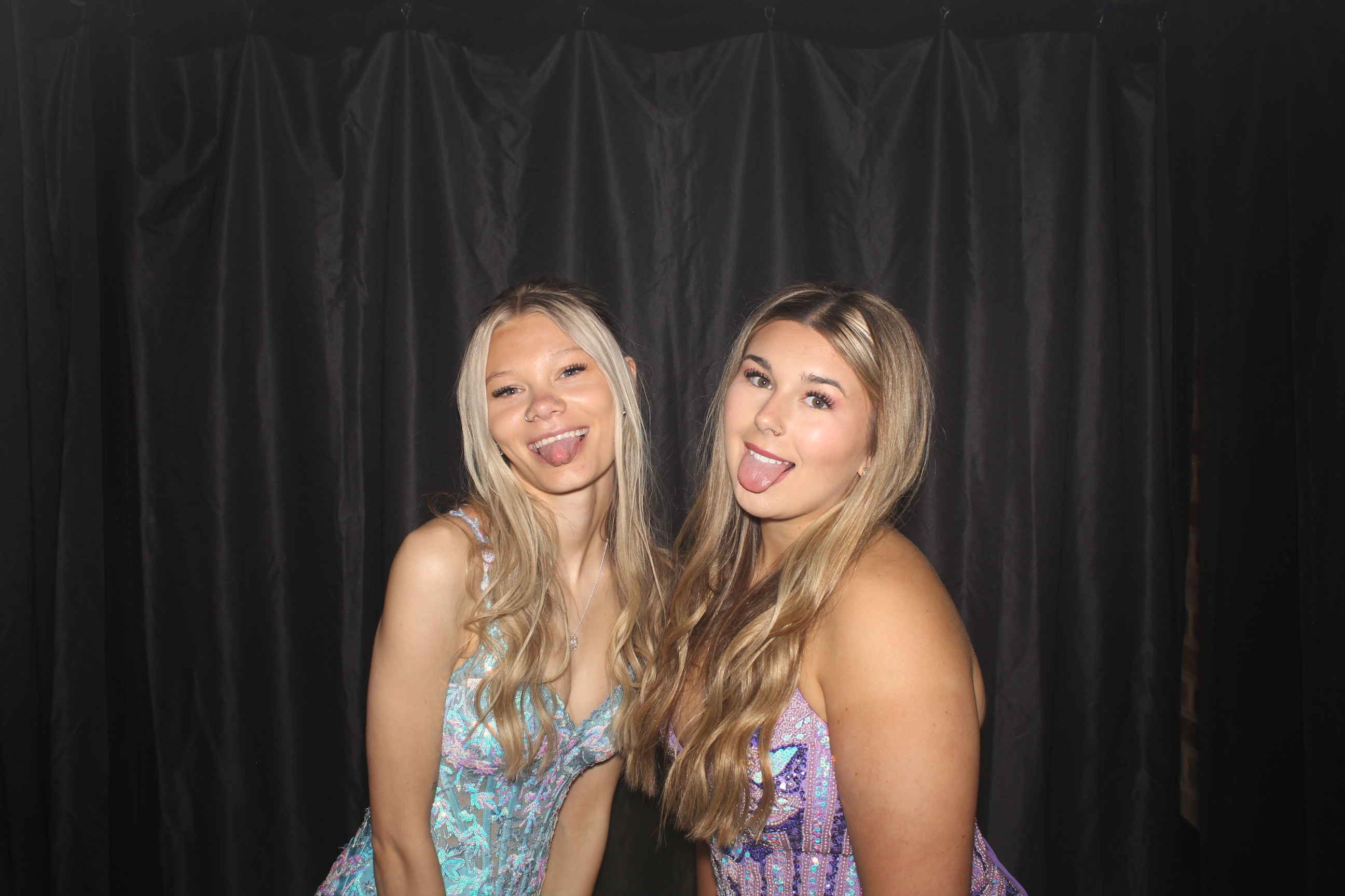 Reading Junior Senior Prom | View more photos from the event at gallery.photoboothcincy.com/u/PhotoBoothCincy/Reading-Junior-Senior-Prom-0