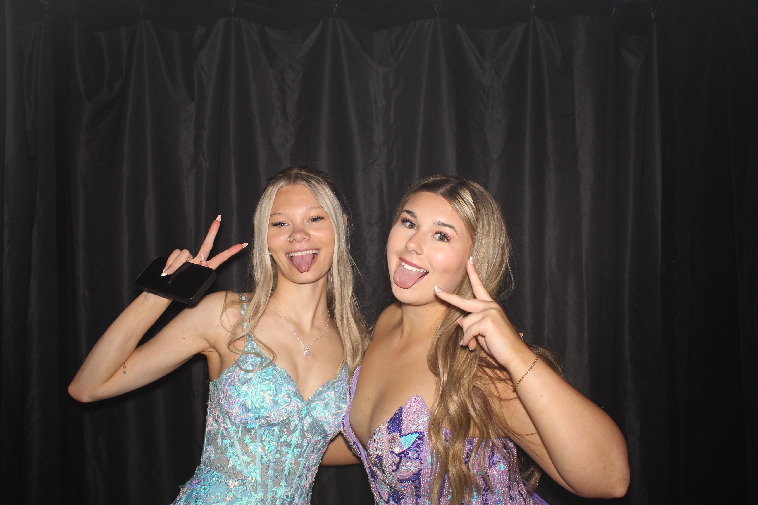 Reading Junior Senior Prom | View more photos from the event at gallery.photoboothcincy.com/u/PhotoBoothCincy/Reading-Junior-Senior-Prom-0