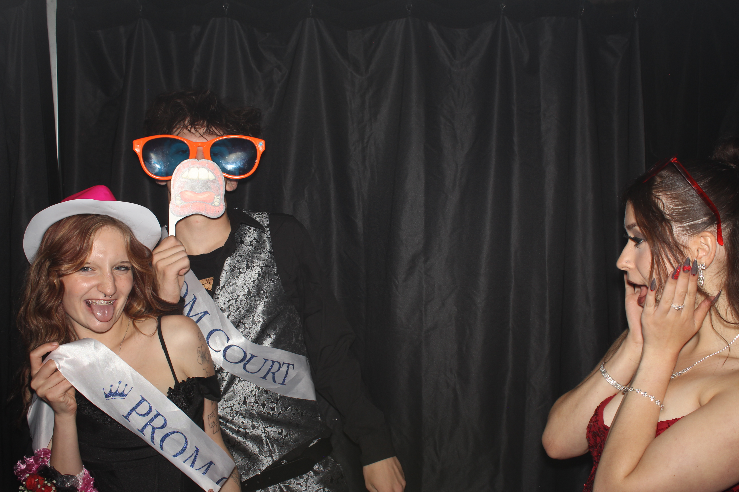 Reading Junior Senior Prom | View more photos from the event at gallery.photoboothcincy.com/u/PhotoBoothCincy/Reading-Junior-Senior-Prom-0