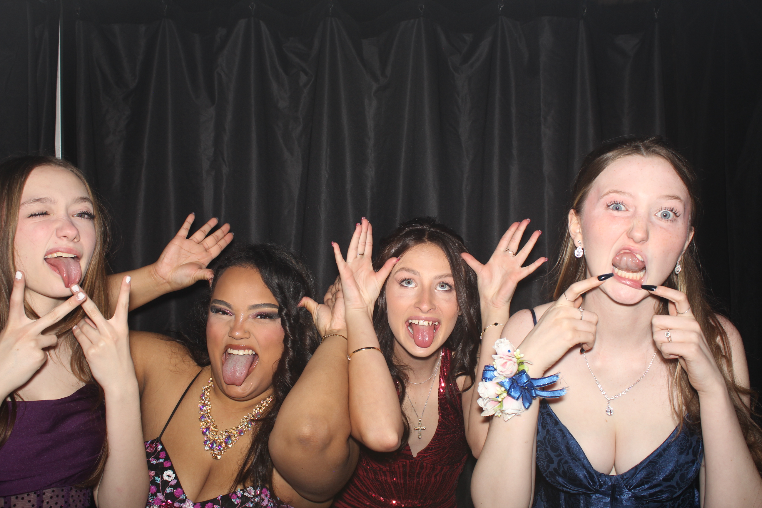 Reading Junior Senior Prom | View more photos from the event at gallery.photoboothcincy.com/u/PhotoBoothCincy/Reading-Junior-Senior-Prom-0
