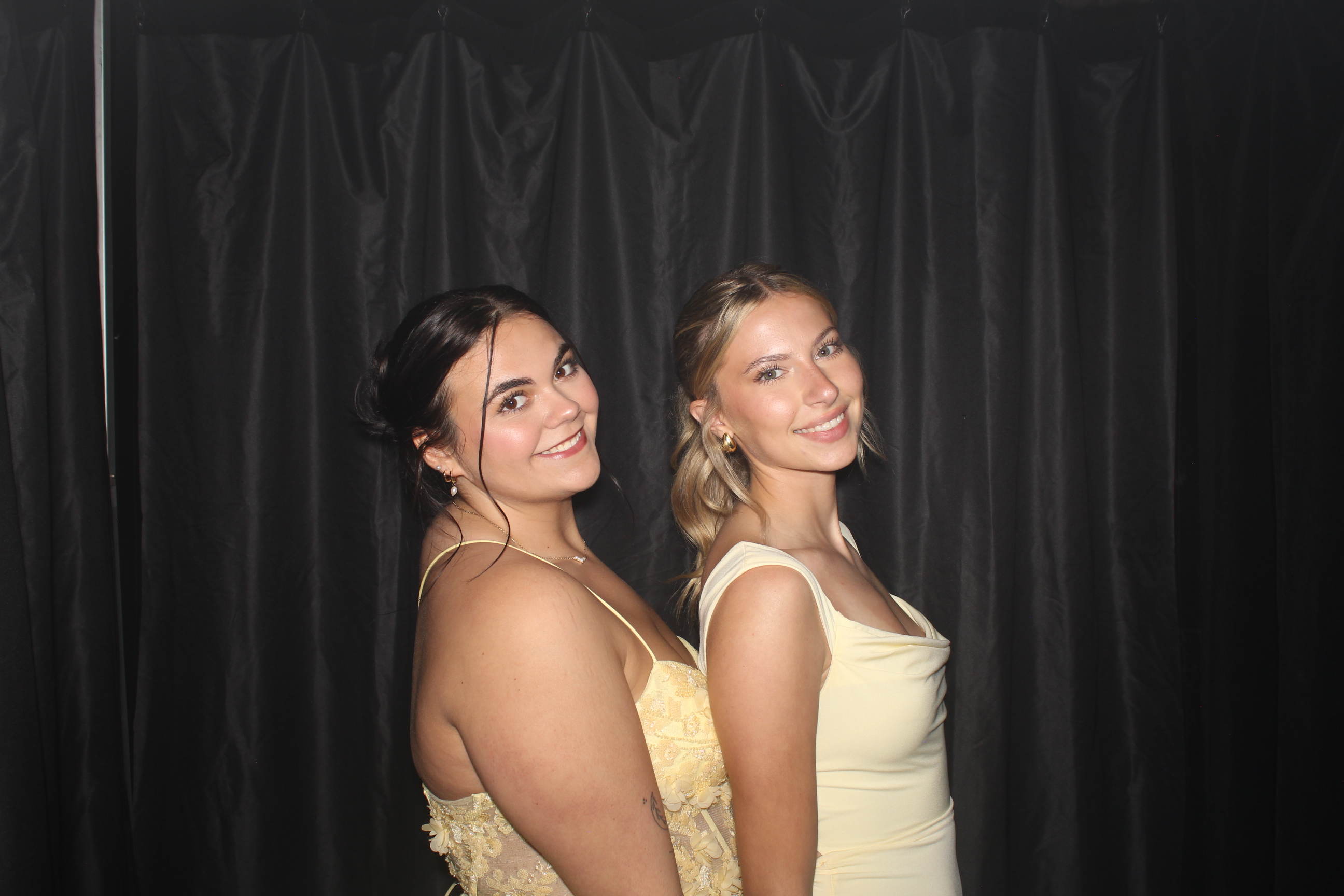 Reading Junior Senior Prom | View more photos from the event at gallery.photoboothcincy.com/u/PhotoBoothCincy/Reading-Junior-Senior-Prom-0