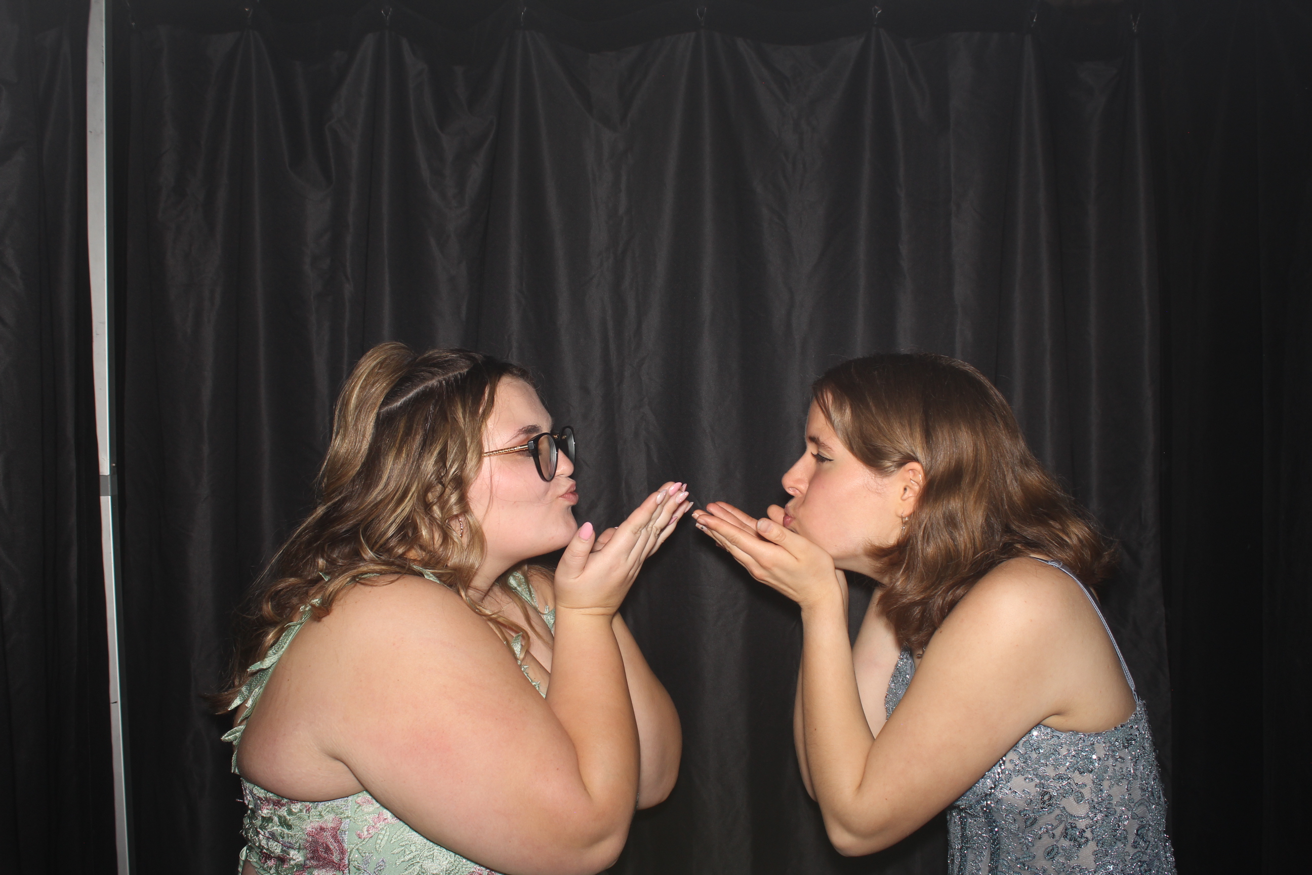 Reading Junior Senior Prom | View more photos from the event at gallery.photoboothcincy.com/u/PhotoBoothCincy/Reading-Junior-Senior-Prom-0