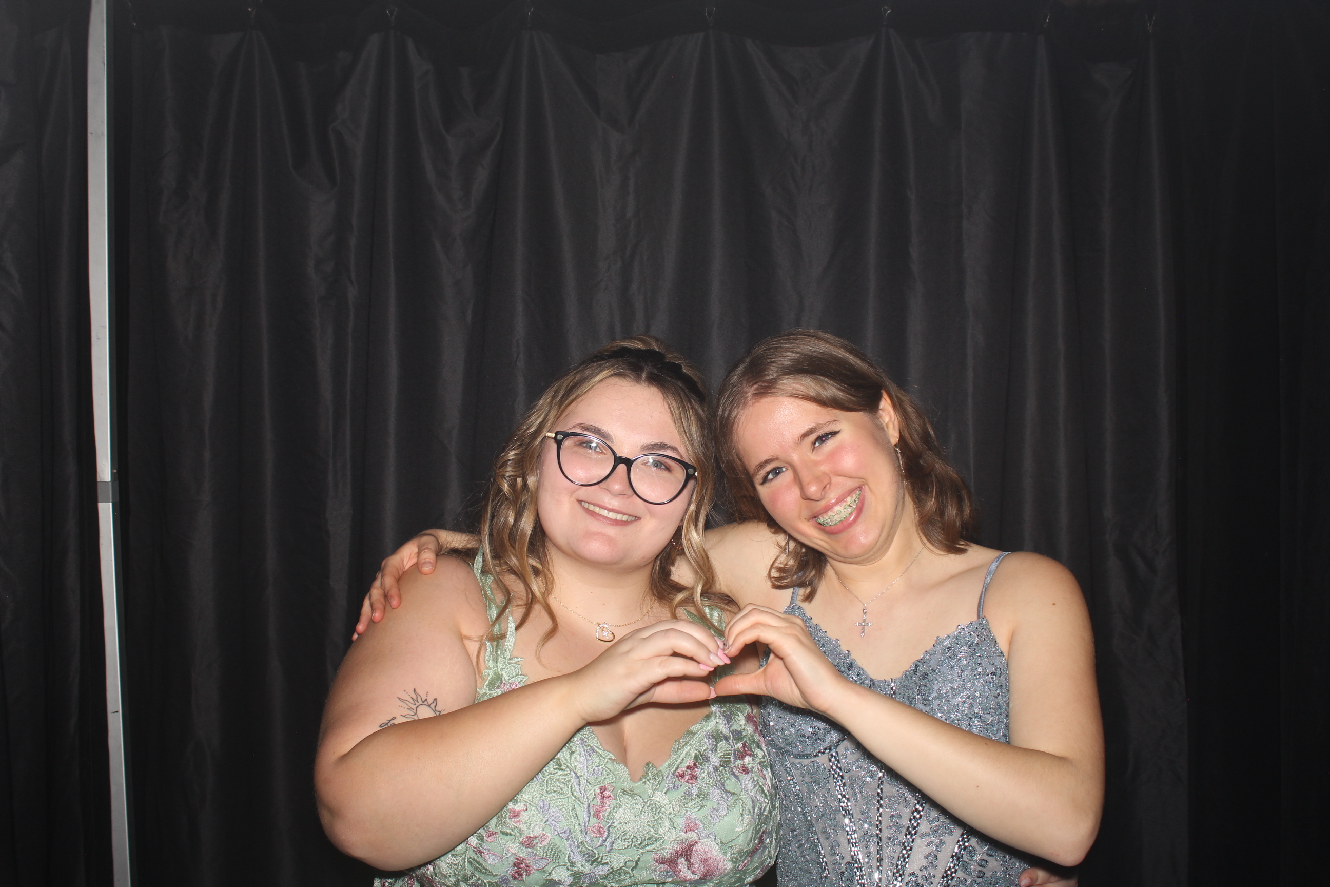Reading Junior Senior Prom | View more photos from the event at gallery.photoboothcincy.com/u/PhotoBoothCincy/Reading-Junior-Senior-Prom-0