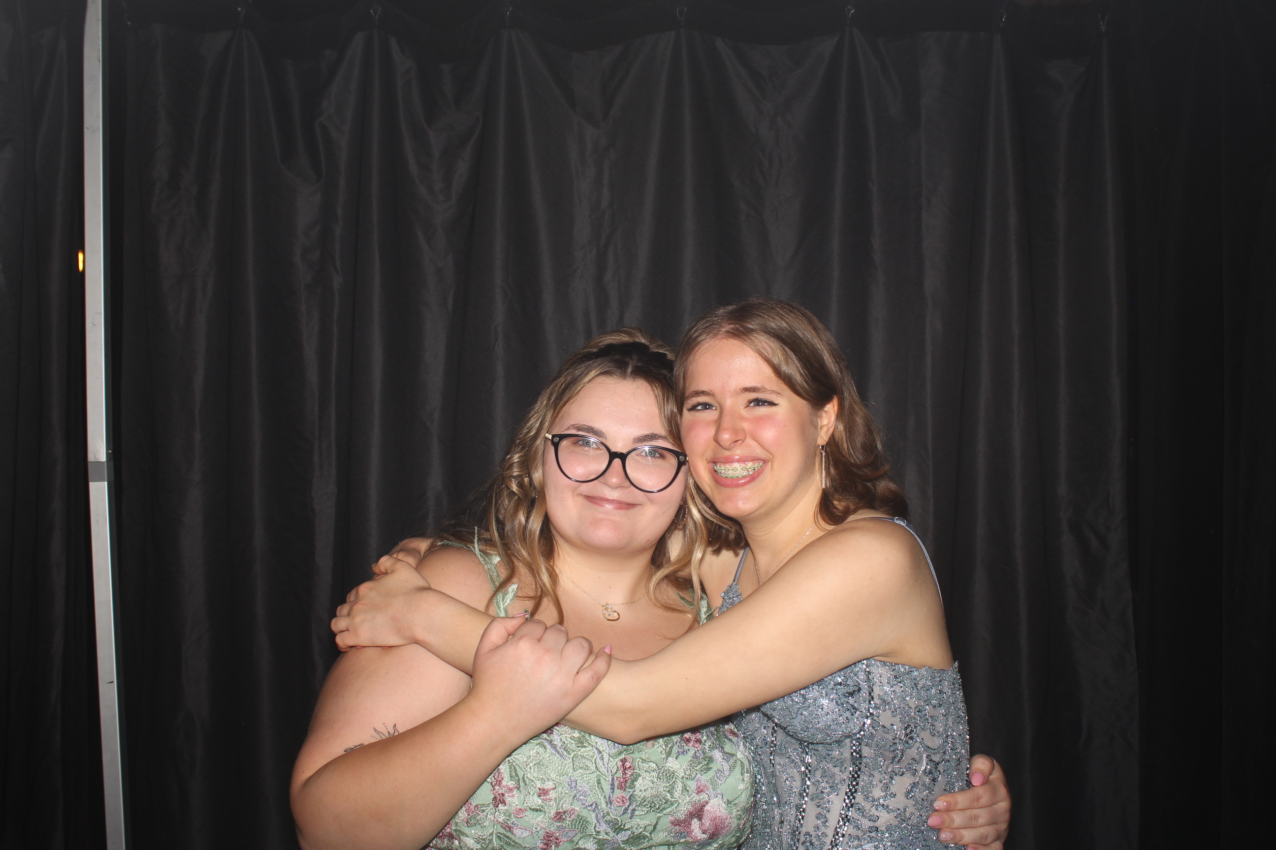 Reading Junior Senior Prom | View more photos from the event at gallery.photoboothcincy.com/u/PhotoBoothCincy/Reading-Junior-Senior-Prom-0