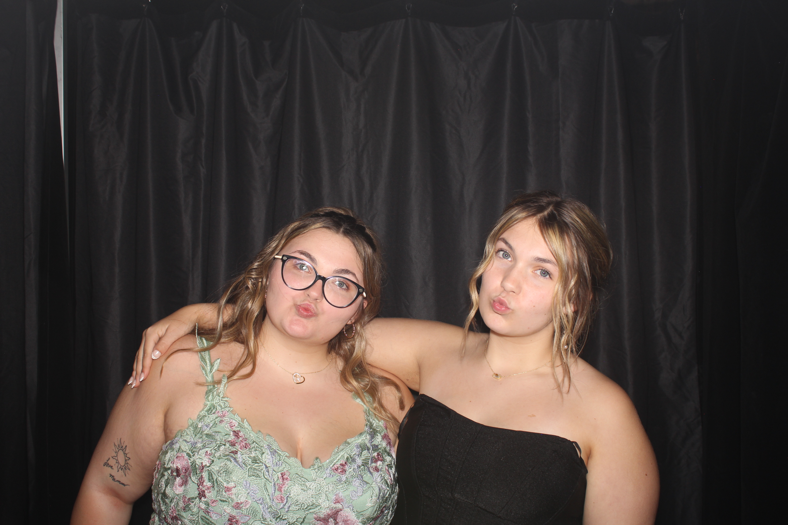 Reading Junior Senior Prom | View more photos from the event at gallery.photoboothcincy.com/u/PhotoBoothCincy/Reading-Junior-Senior-Prom-0