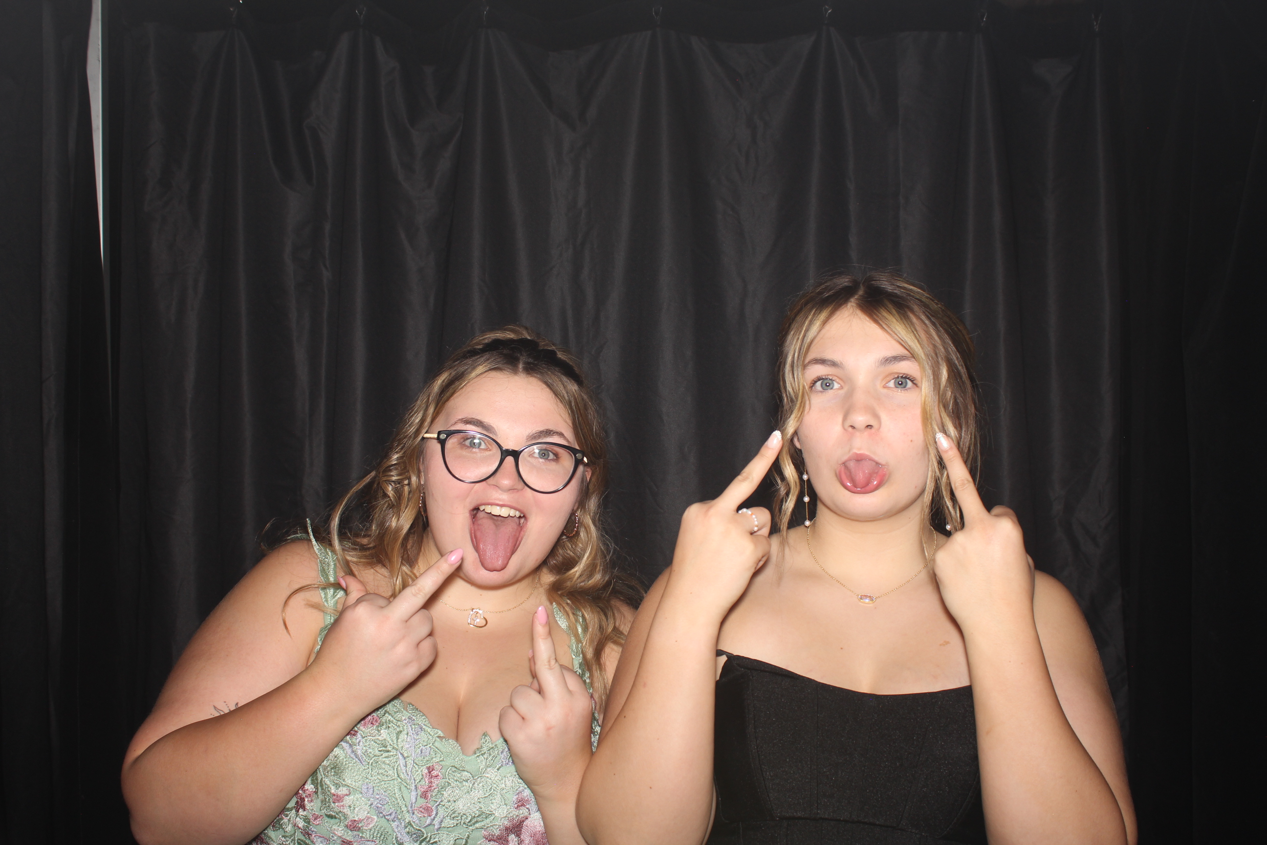 Reading Junior Senior Prom | View more photos from the event at gallery.photoboothcincy.com/u/PhotoBoothCincy/Reading-Junior-Senior-Prom-0
