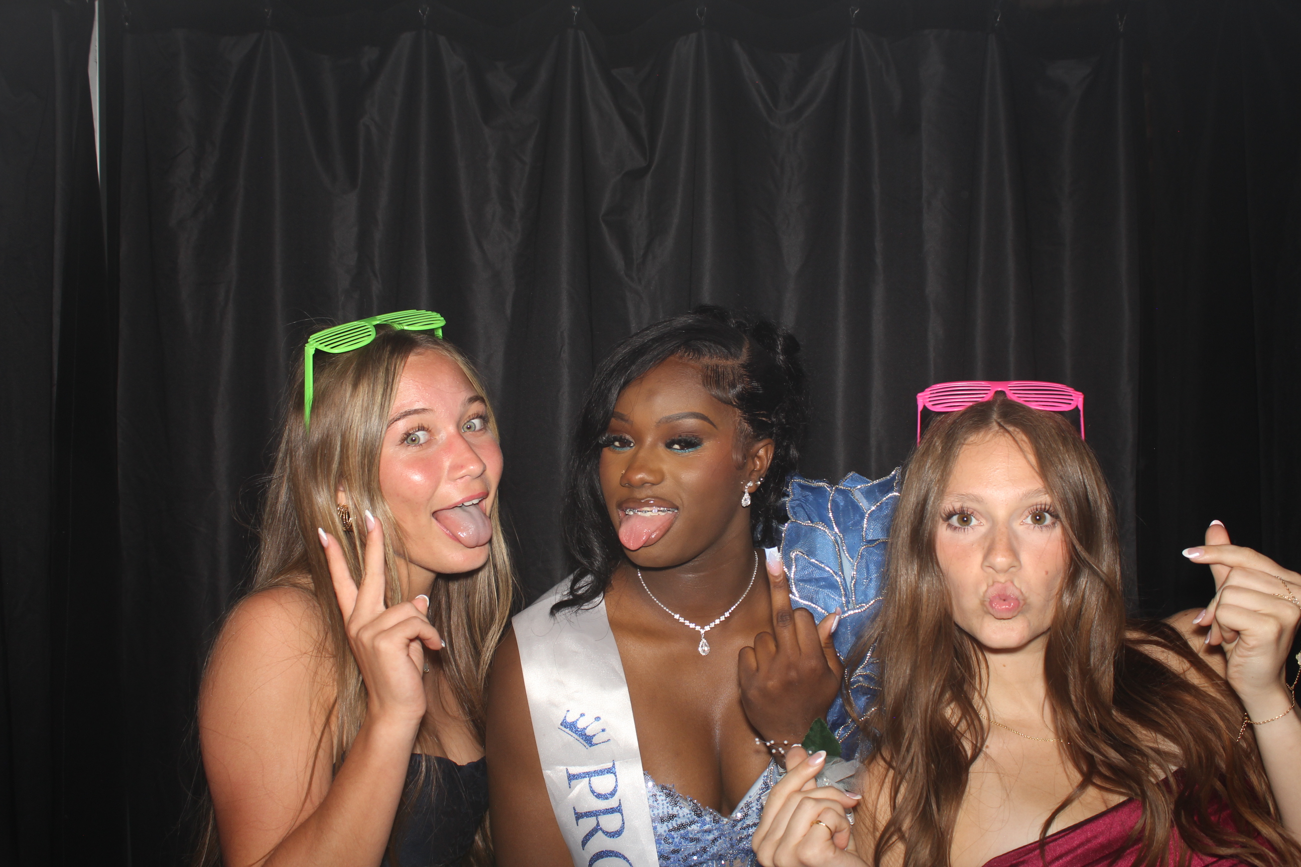 Reading Junior Senior Prom | View more photos from the event at gallery.photoboothcincy.com/u/PhotoBoothCincy/Reading-Junior-Senior-Prom-0