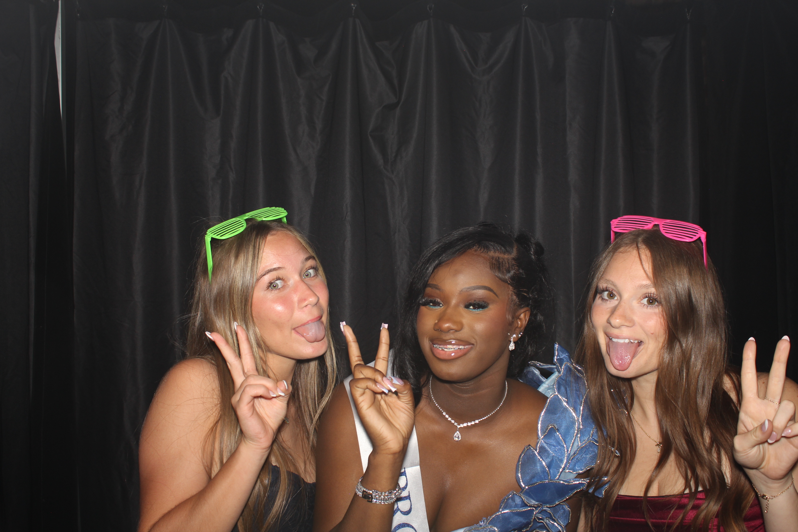 Reading Junior Senior Prom | View more photos from the event at gallery.photoboothcincy.com/u/PhotoBoothCincy/Reading-Junior-Senior-Prom-0