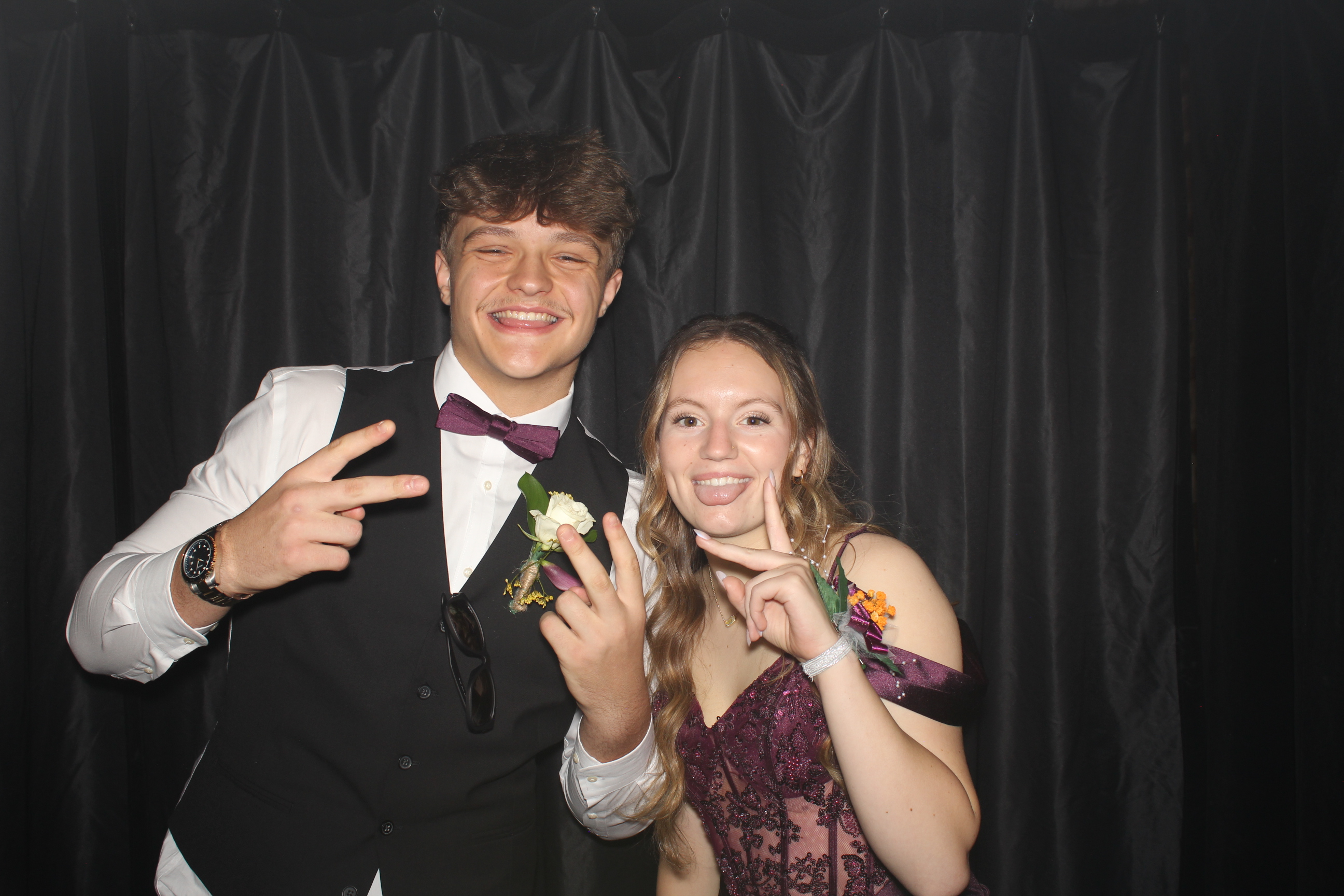 Reading Junior Senior Prom | View more photos from the event at gallery.photoboothcincy.com/u/PhotoBoothCincy/Reading-Junior-Senior-Prom-0