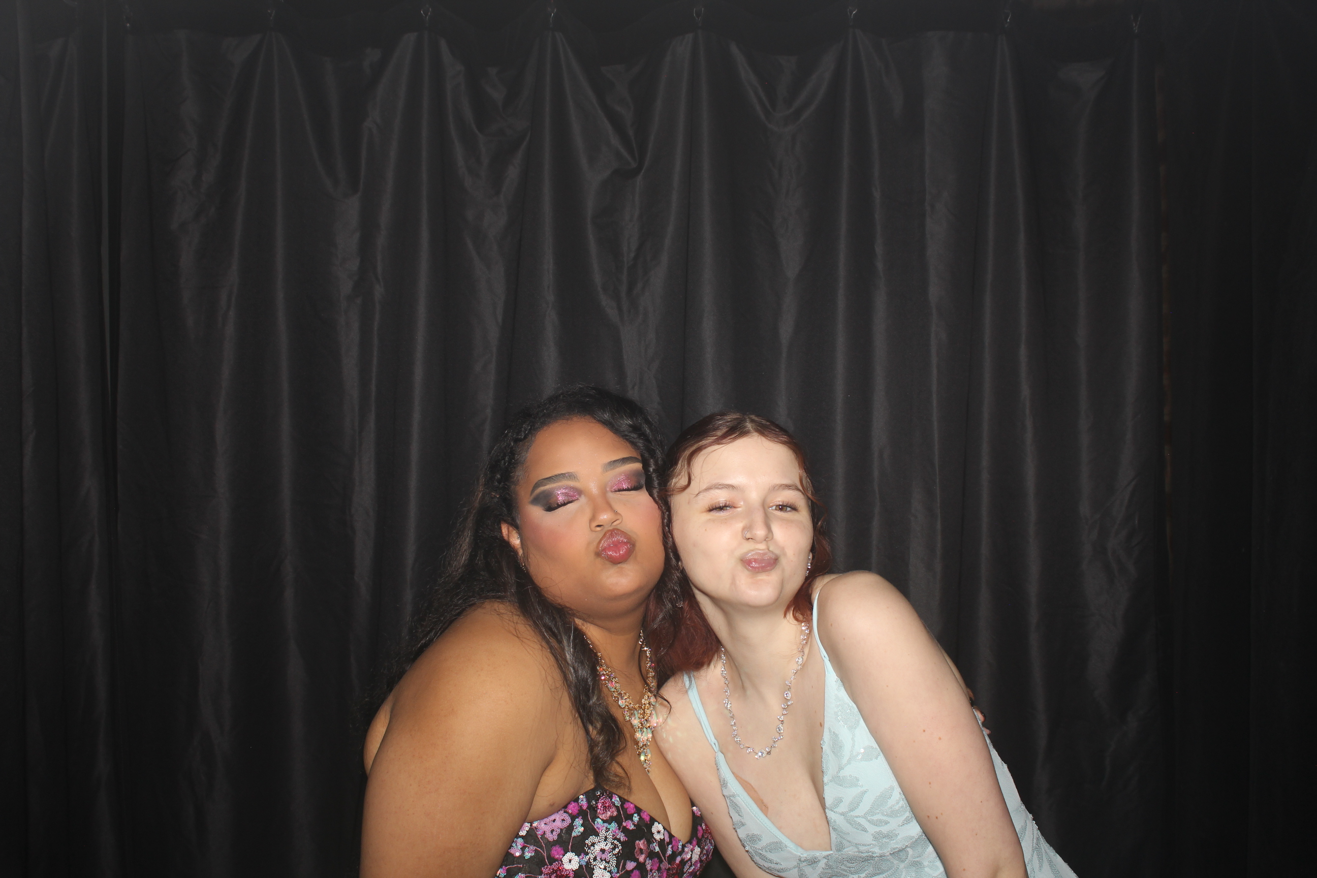 Reading Junior Senior Prom | View more photos from the event at gallery.photoboothcincy.com/u/PhotoBoothCincy/Reading-Junior-Senior-Prom-0