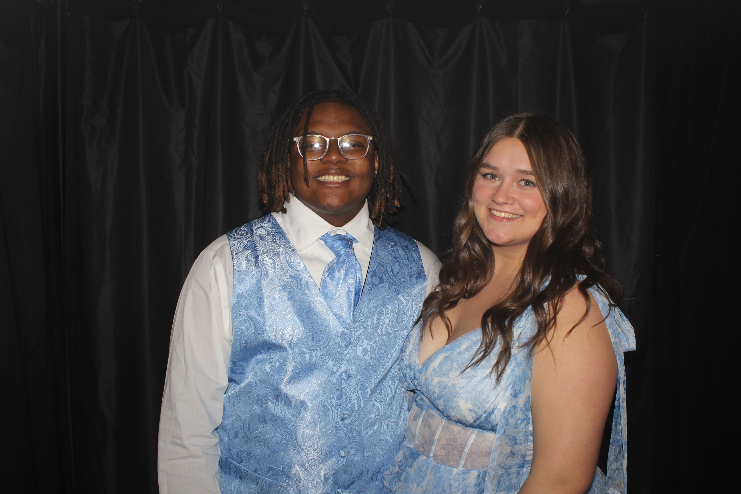 Reading Junior Senior Prom | View more photos from the event at gallery.photoboothcincy.com/u/PhotoBoothCincy/Reading-Junior-Senior-Prom-0
