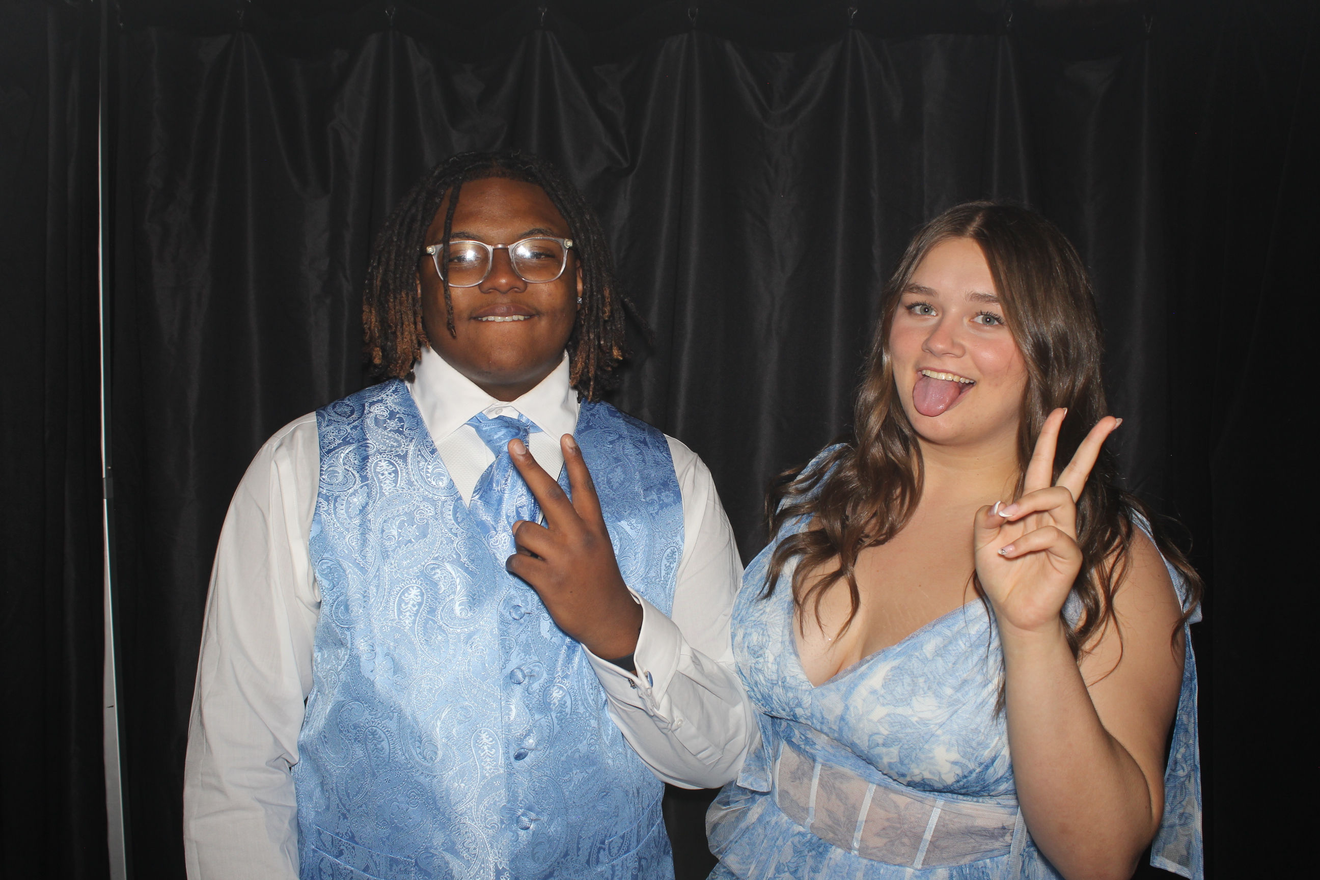 Reading Junior Senior Prom | View more photos from the event at gallery.photoboothcincy.com/u/PhotoBoothCincy/Reading-Junior-Senior-Prom-0