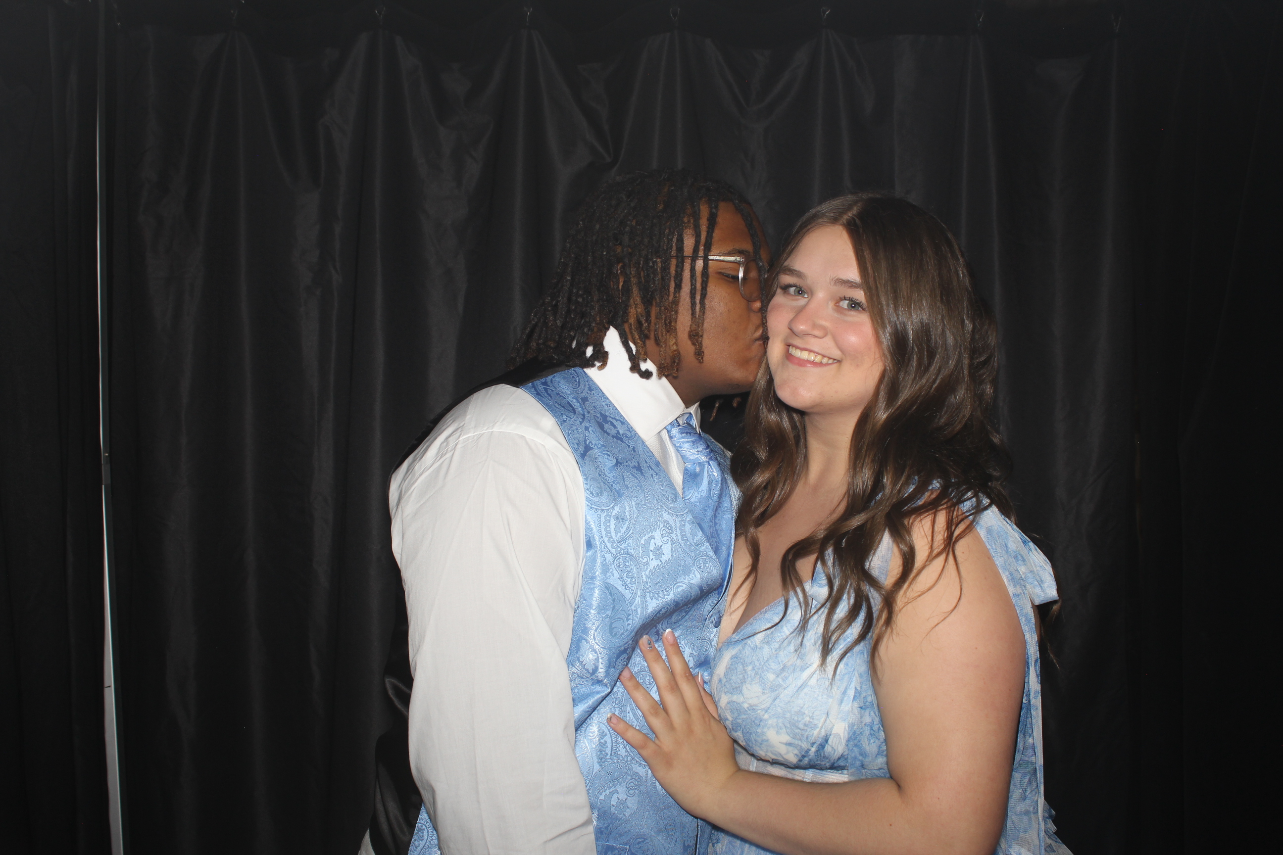 Reading Junior Senior Prom | View more photos from the event at gallery.photoboothcincy.com/u/PhotoBoothCincy/Reading-Junior-Senior-Prom-0
