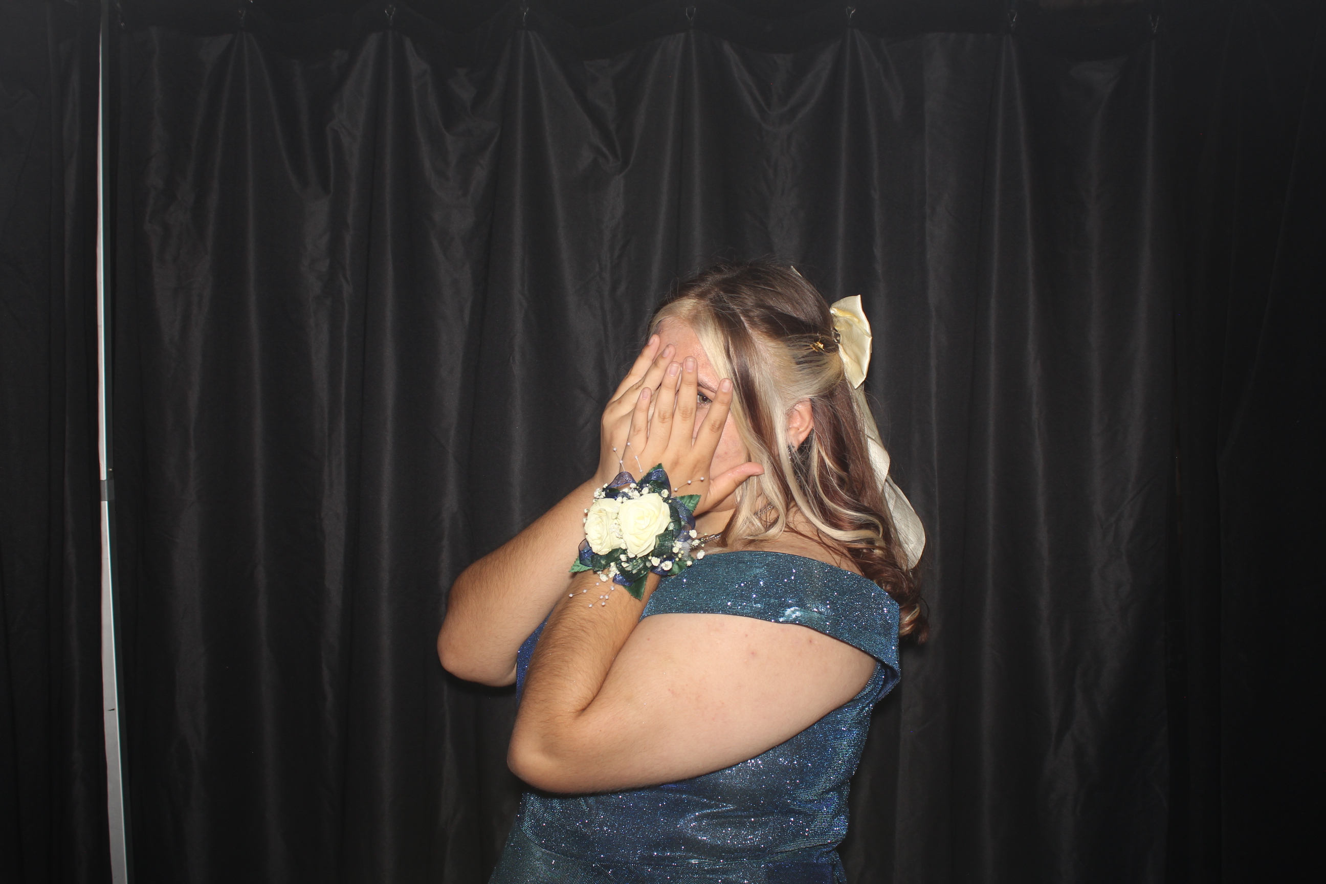 Reading Junior Senior Prom | View more photos from the event at gallery.photoboothcincy.com/u/PhotoBoothCincy/Reading-Junior-Senior-Prom-0