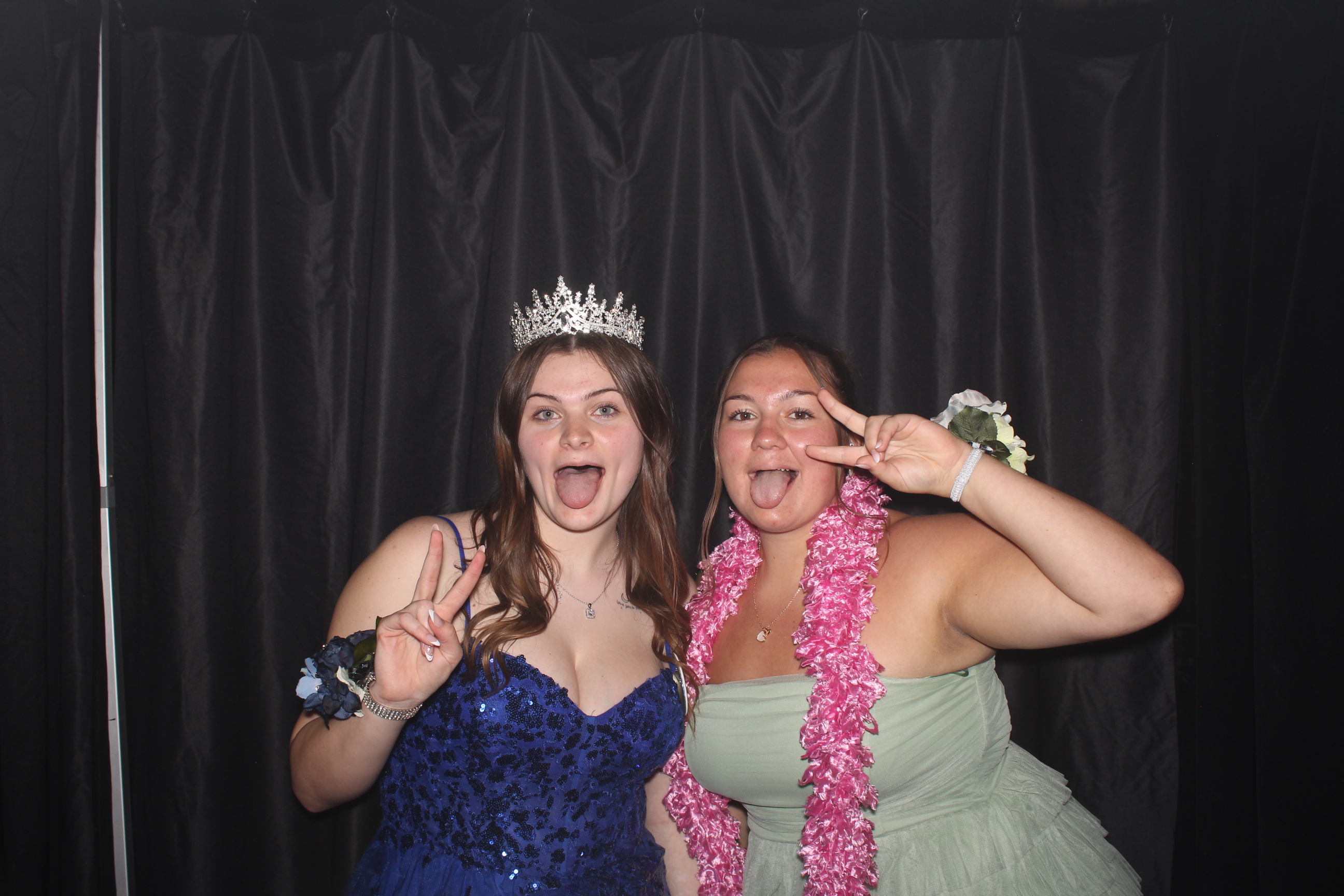 Reading Junior Senior Prom | View more photos from the event at gallery.photoboothcincy.com/u/PhotoBoothCincy/Reading-Junior-Senior-Prom-0