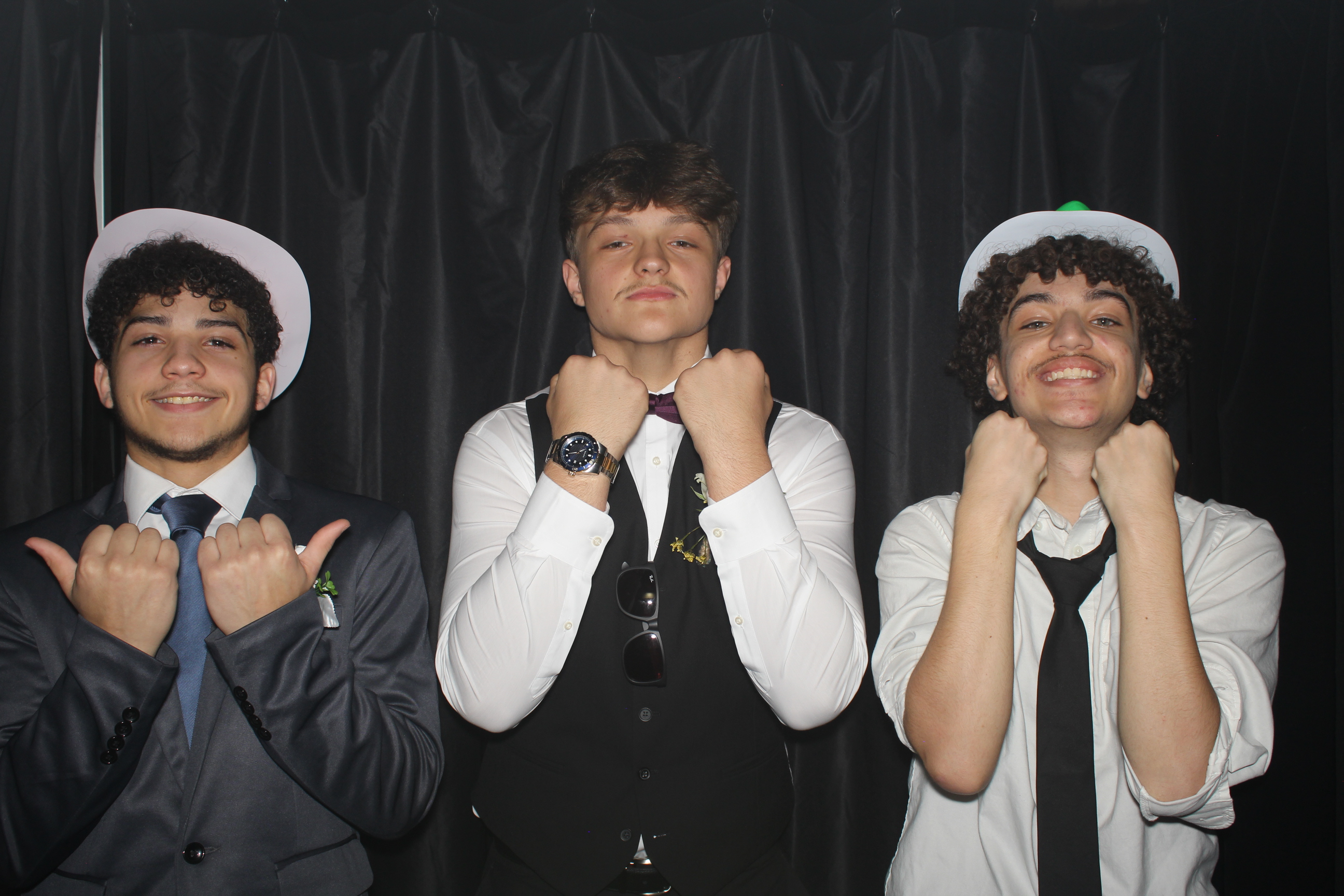 Reading Junior Senior Prom | View more photos from the event at gallery.photoboothcincy.com/u/PhotoBoothCincy/Reading-Junior-Senior-Prom-0