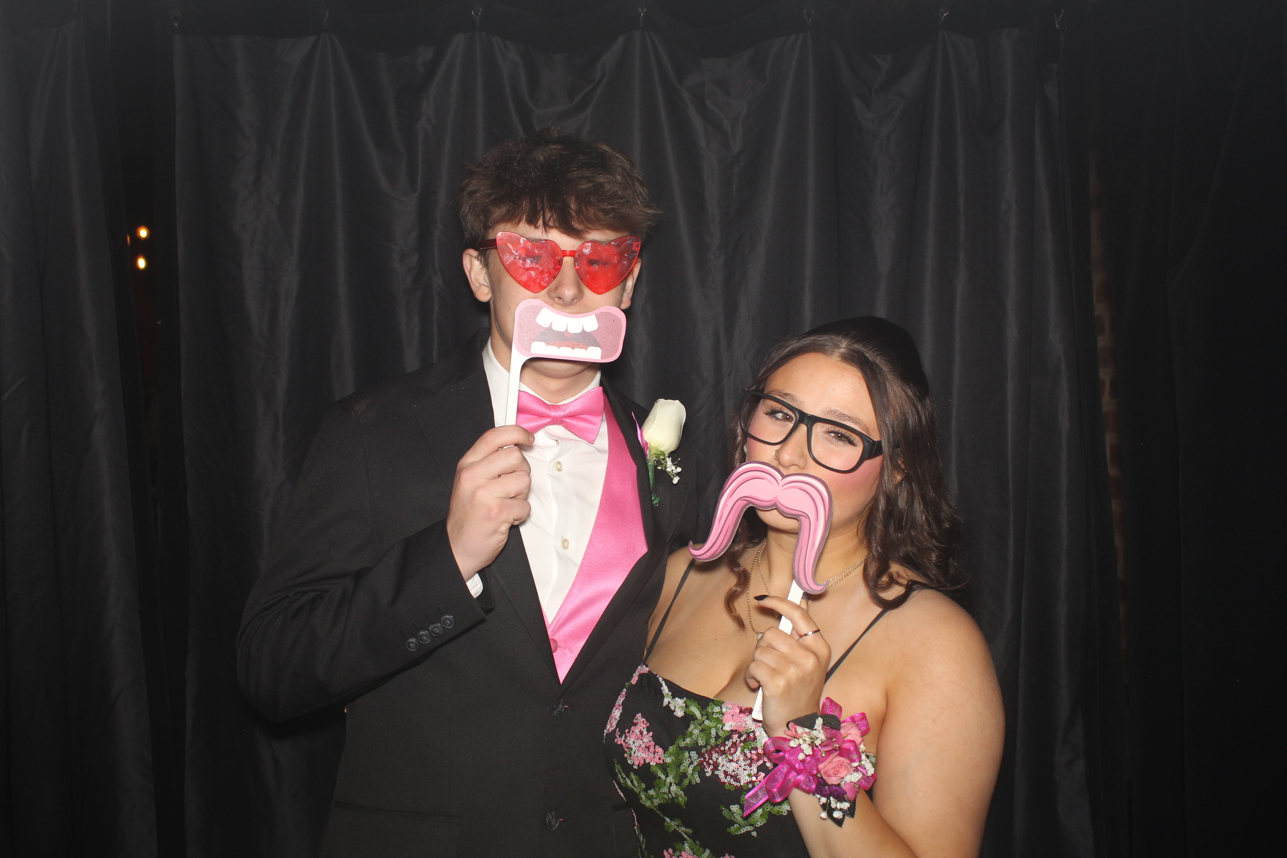 Reading Junior Senior Prom | View more photos from the event at gallery.photoboothcincy.com/u/PhotoBoothCincy/Reading-Junior-Senior-Prom-0
