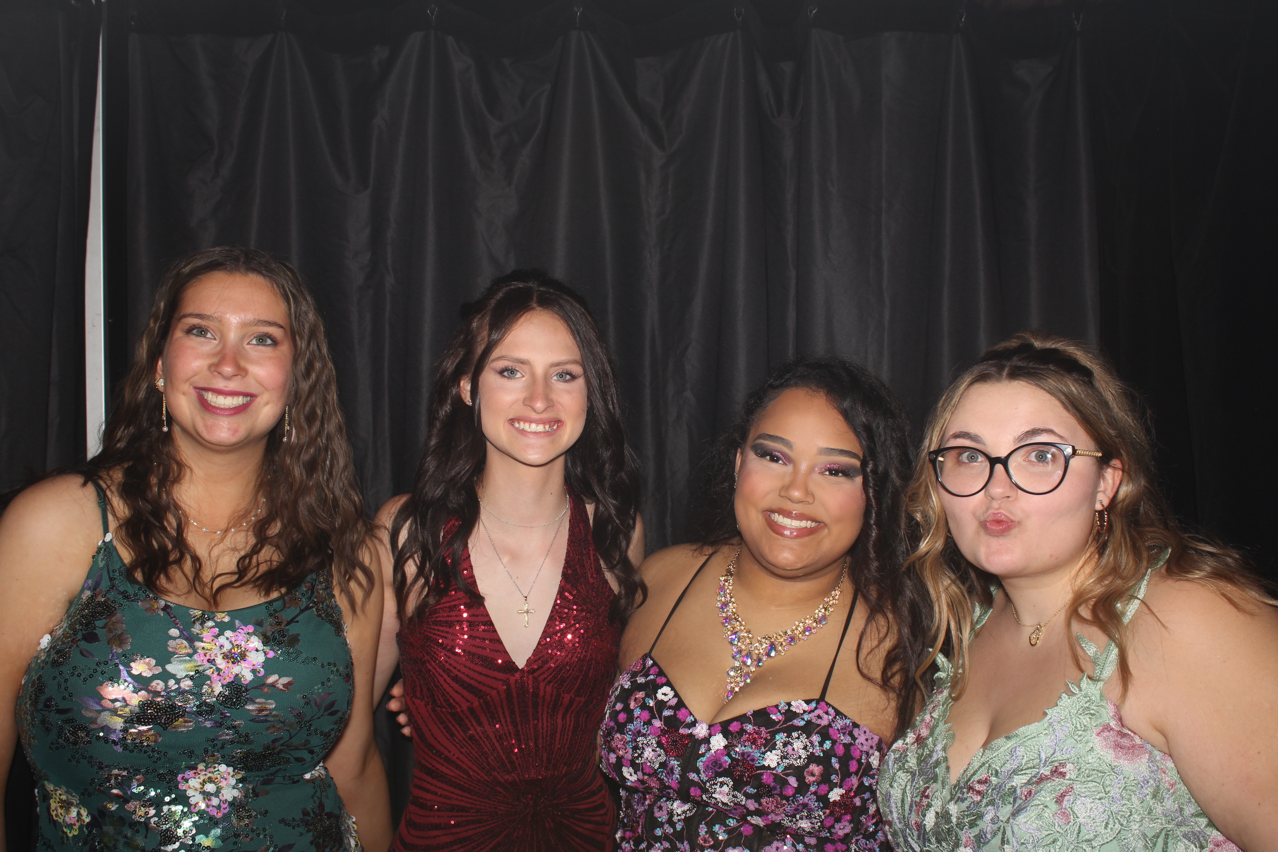 Reading Junior Senior Prom | View more photos from the event at gallery.photoboothcincy.com/u/PhotoBoothCincy/Reading-Junior-Senior-Prom-0