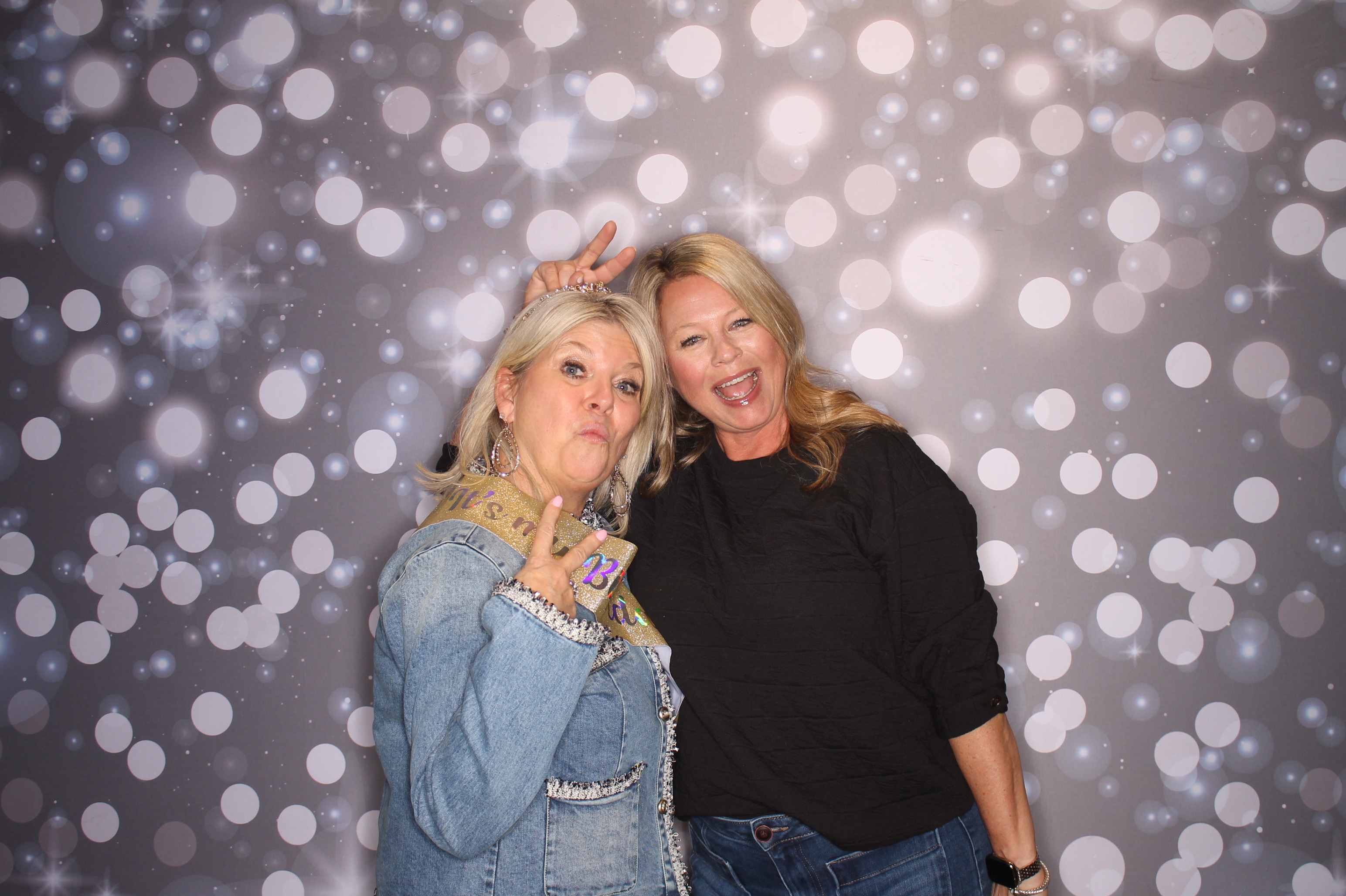 Sandy's Fabulous 50th!! | View more photos from the event at gallery.photoboothcincy.com/u/PhotoBoothCincy/Sandys-Fabulous-50th