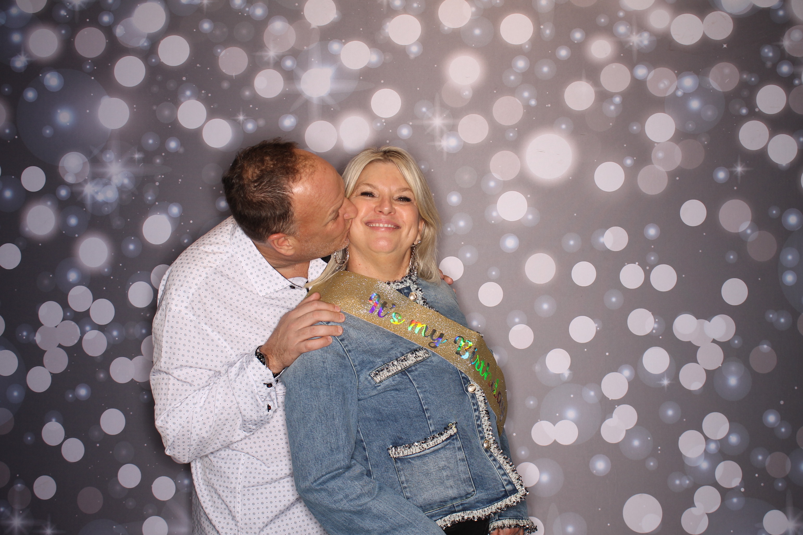 Sandy's Fabulous 50th!! | View more photos from the event at gallery.photoboothcincy.com/u/PhotoBoothCincy/Sandys-Fabulous-50th