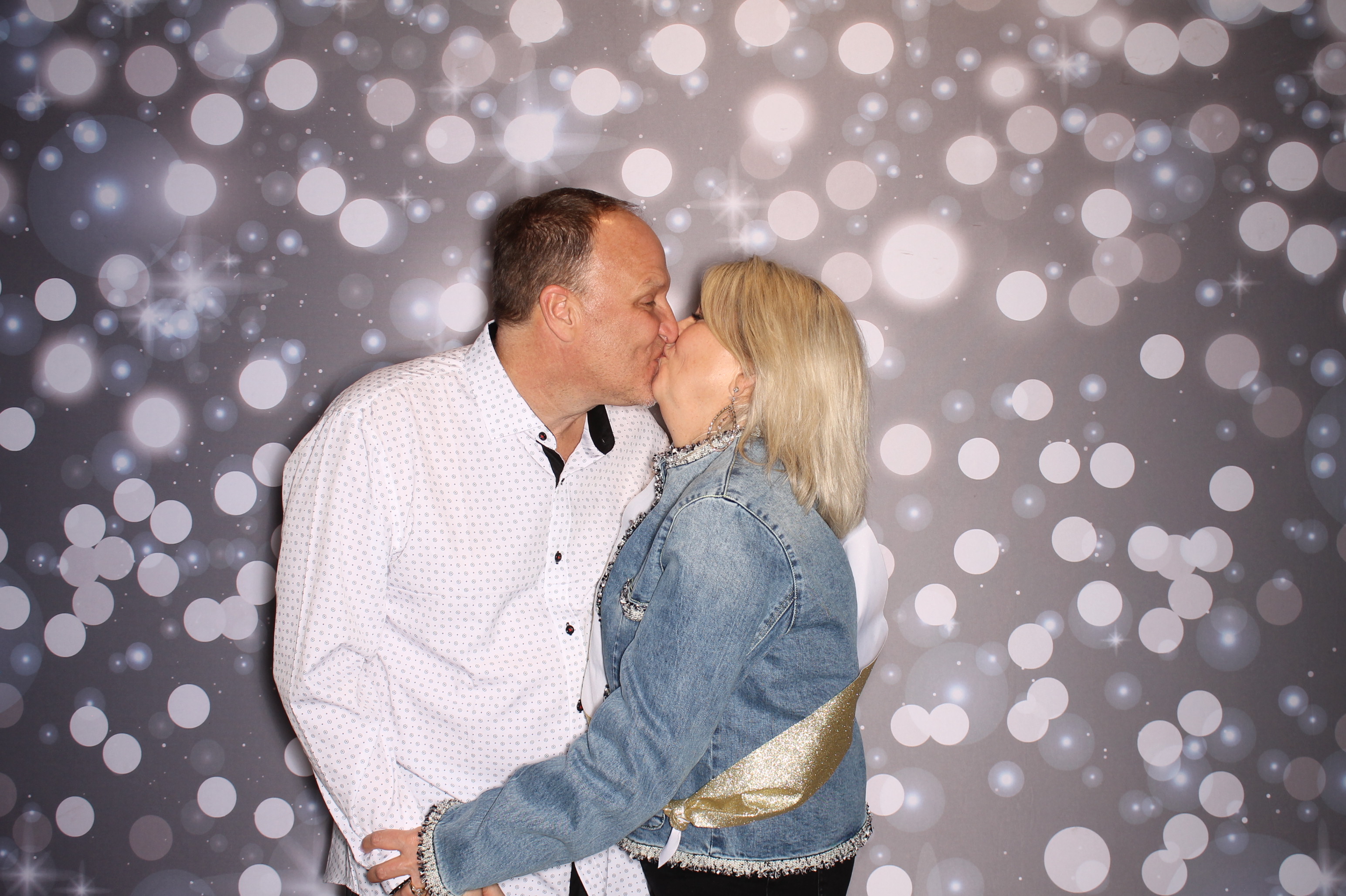 Sandy's Fabulous 50th!! | View more photos from the event at gallery.photoboothcincy.com/u/PhotoBoothCincy/Sandys-Fabulous-50th