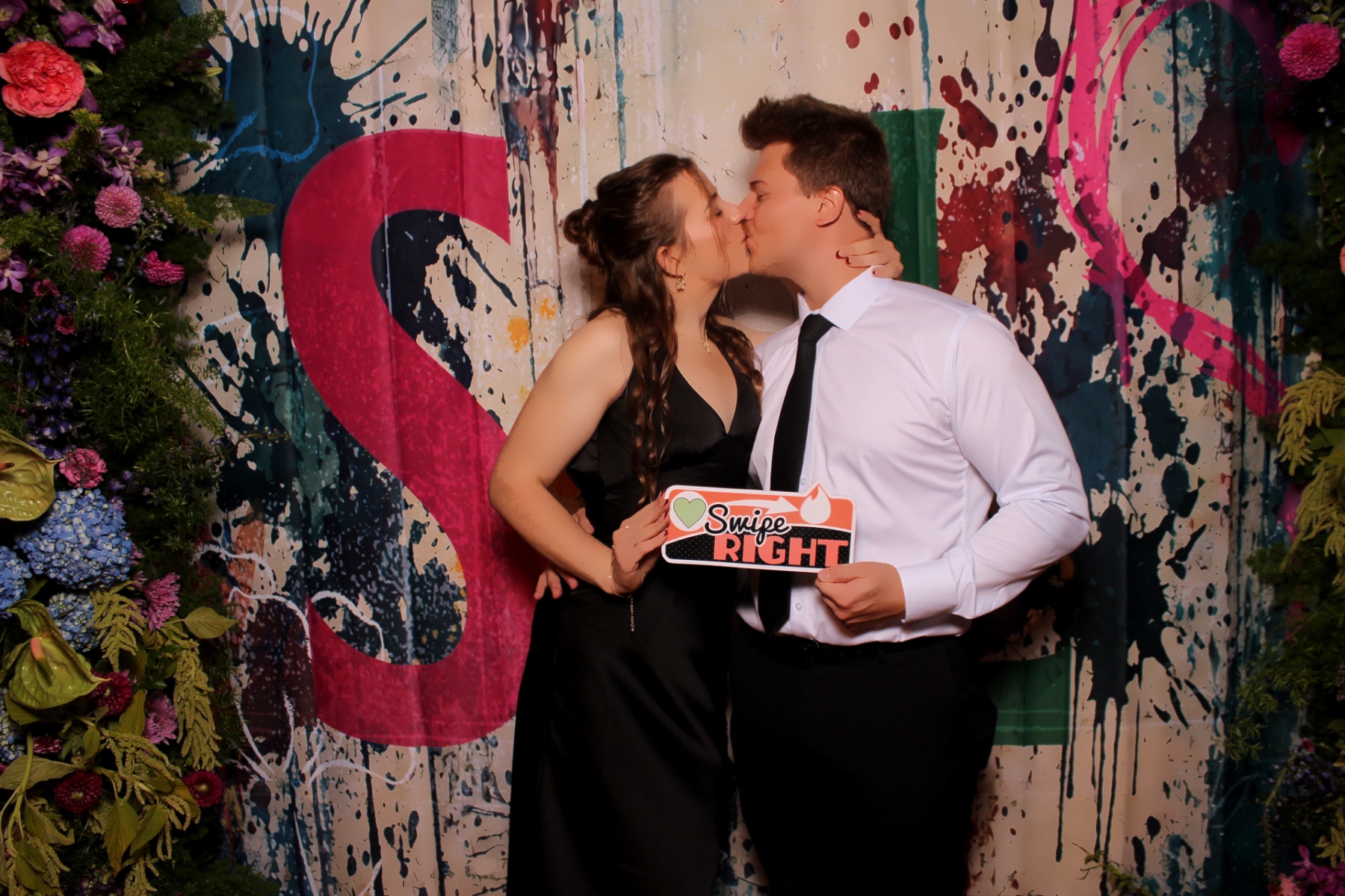 Sarah and Lake | View more photos from the event at gallery.photoboothcincy.com/u/PhotoBoothCincy/Sarah-and-Lake