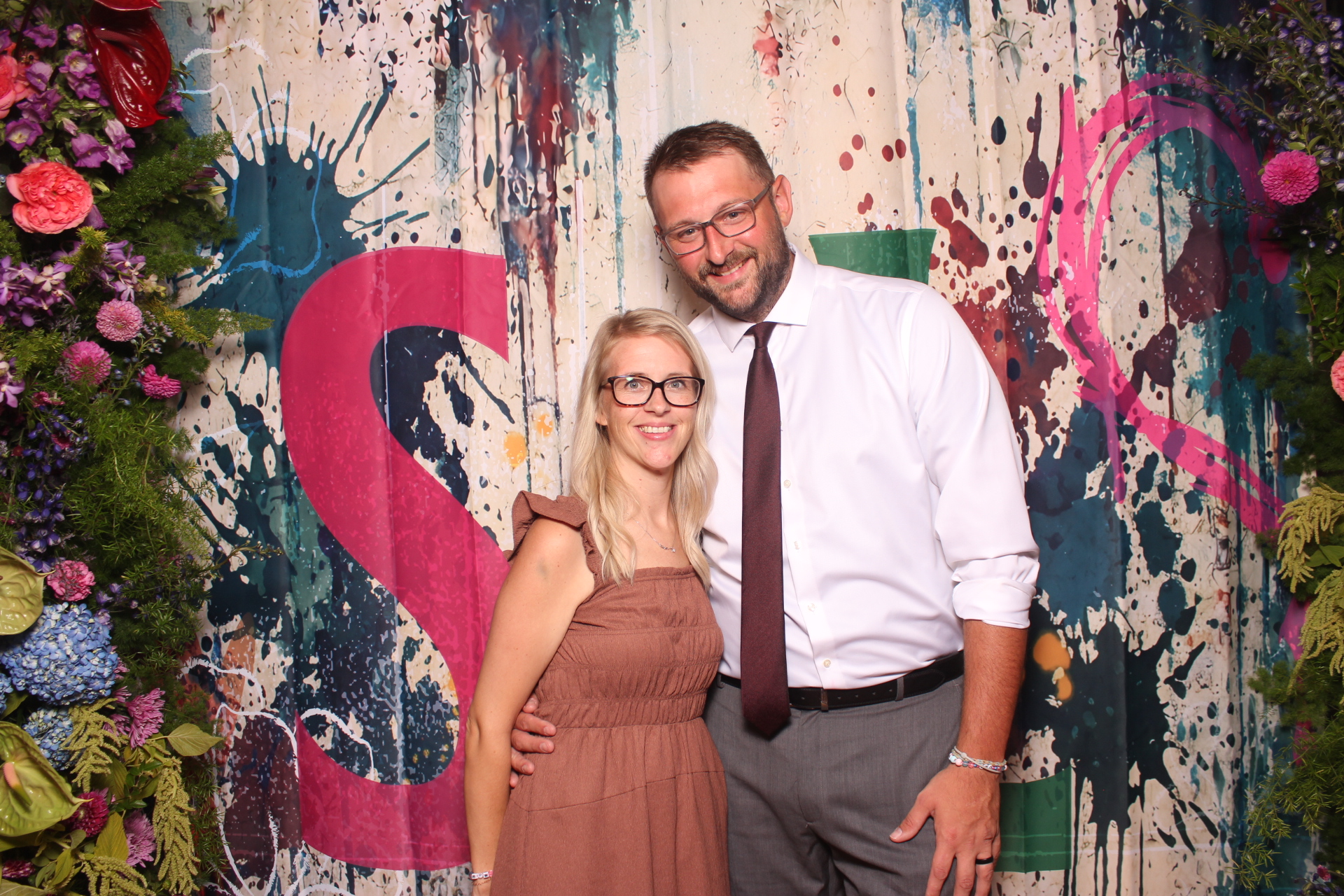 Sarah and Lake | View more photos from the event at gallery.photoboothcincy.com/u/PhotoBoothCincy/Sarah-and-Lake