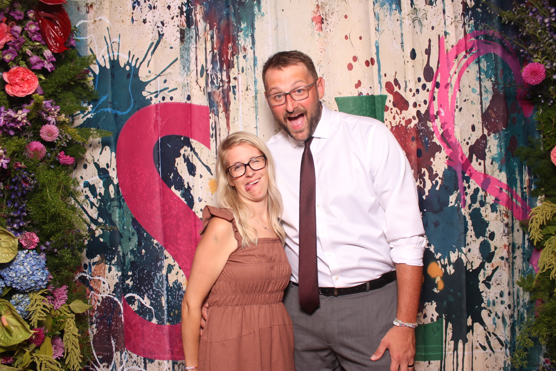 Sarah and Lake | View more photos from the event at gallery.photoboothcincy.com/u/PhotoBoothCincy/Sarah-and-Lake