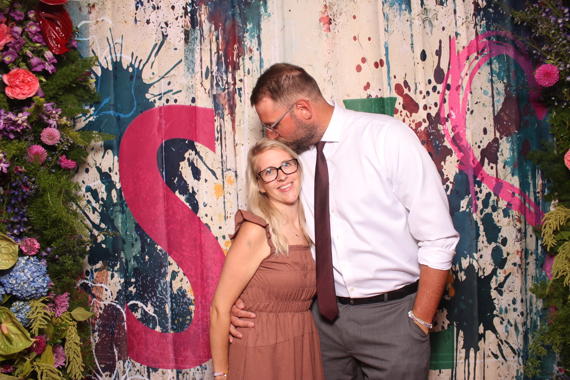 Sarah and Lake | View more photos from the event at gallery.photoboothcincy.com/u/PhotoBoothCincy/Sarah-and-Lake