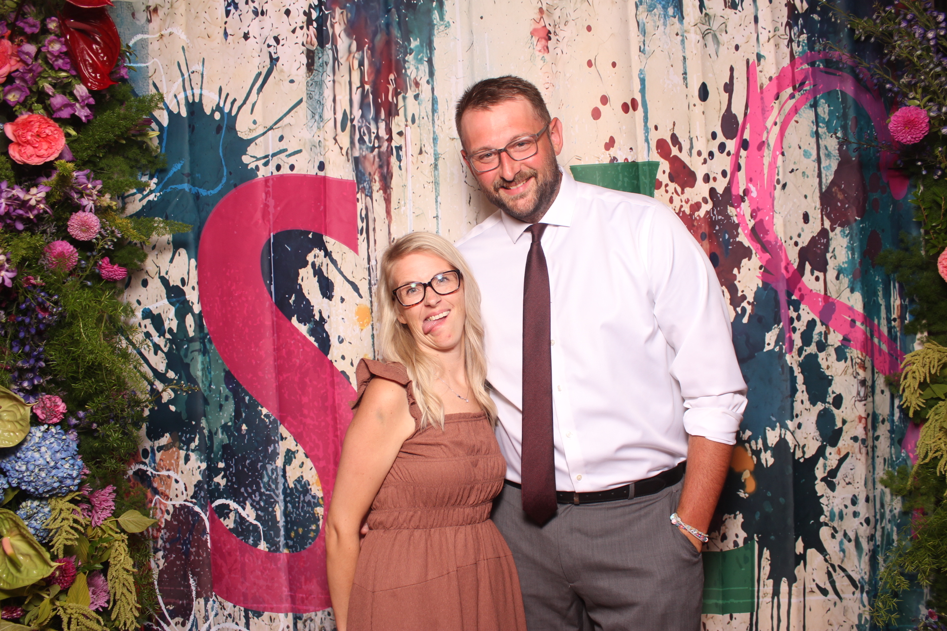 Sarah and Lake | View more photos from the event at gallery.photoboothcincy.com/u/PhotoBoothCincy/Sarah-and-Lake