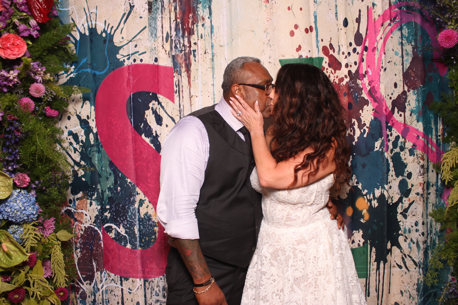 Sarah and Lake | View more photos from the event at gallery.photoboothcincy.com/u/PhotoBoothCincy/Sarah-and-Lake