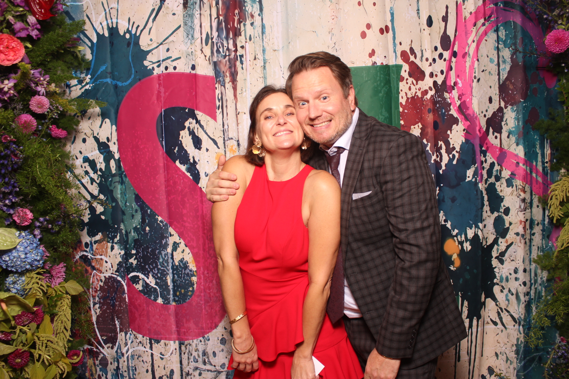Sarah and Lake | View more photos from the event at gallery.photoboothcincy.com/u/PhotoBoothCincy/Sarah-and-Lake