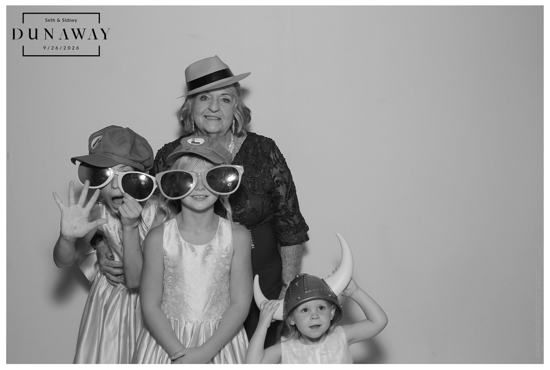 Sidney & Seth Wedding | View more photos from the event at gallery.photoboothcincy.com/u/PhotoBoothCincy/Sidney-Seth-Wedding