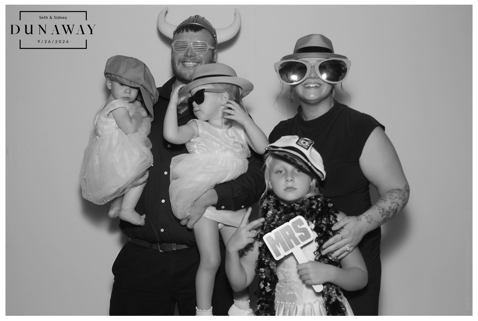 Sidney & Seth Wedding | View more photos from the event at gallery.photoboothcincy.com/u/PhotoBoothCincy/Sidney-Seth-Wedding