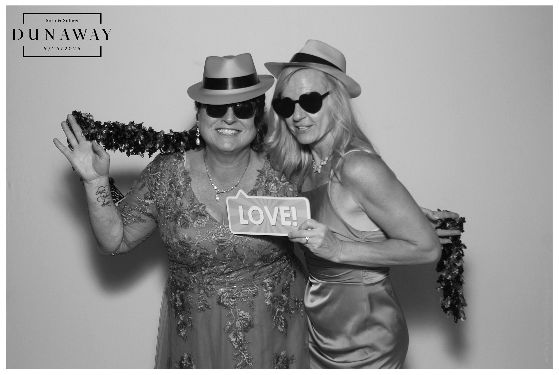 Sidney & Seth Wedding | View more photos from the event at gallery.photoboothcincy.com/u/PhotoBoothCincy/Sidney-Seth-Wedding
