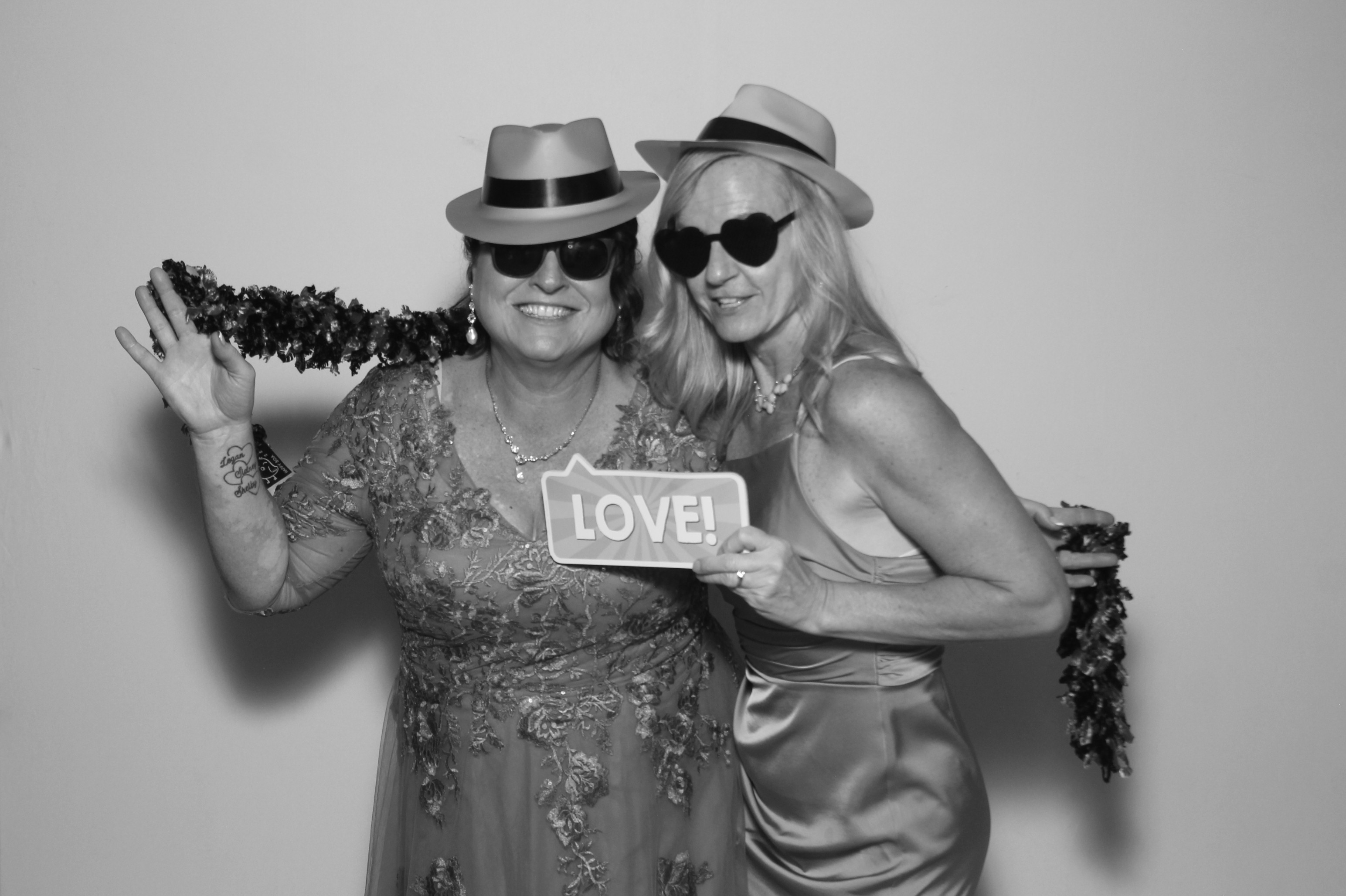 Sidney & Seth Wedding | View more photos from the event at gallery.photoboothcincy.com/u/PhotoBoothCincy/Sidney-Seth-Wedding