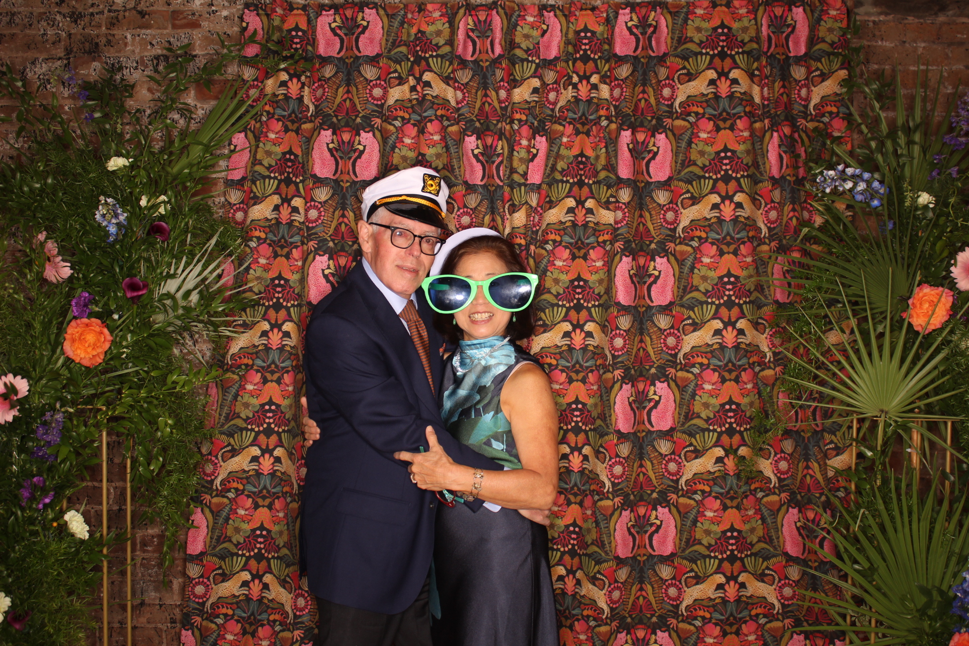 Simon & Kathryn Wedding | View more photos from the event at gallery.photoboothcincy.com/u/PhotoBoothCincy/Simon-Kathryn-Wedding