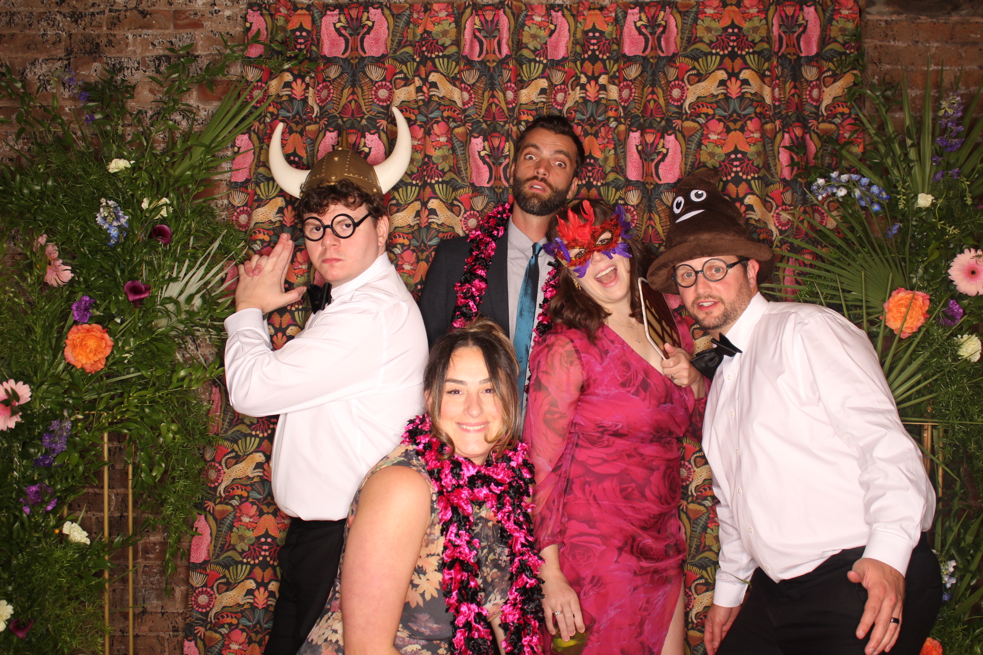 Simon & Kathryn Wedding | View more photos from the event at gallery.photoboothcincy.com/u/PhotoBoothCincy/Simon-Kathryn-Wedding