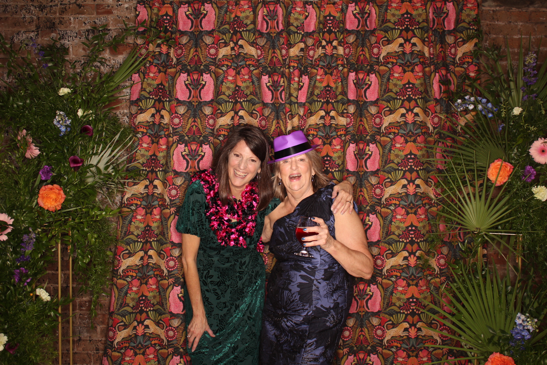 Simon & Kathryn Wedding | View more photos from the event at gallery.photoboothcincy.com/u/PhotoBoothCincy/Simon-Kathryn-Wedding